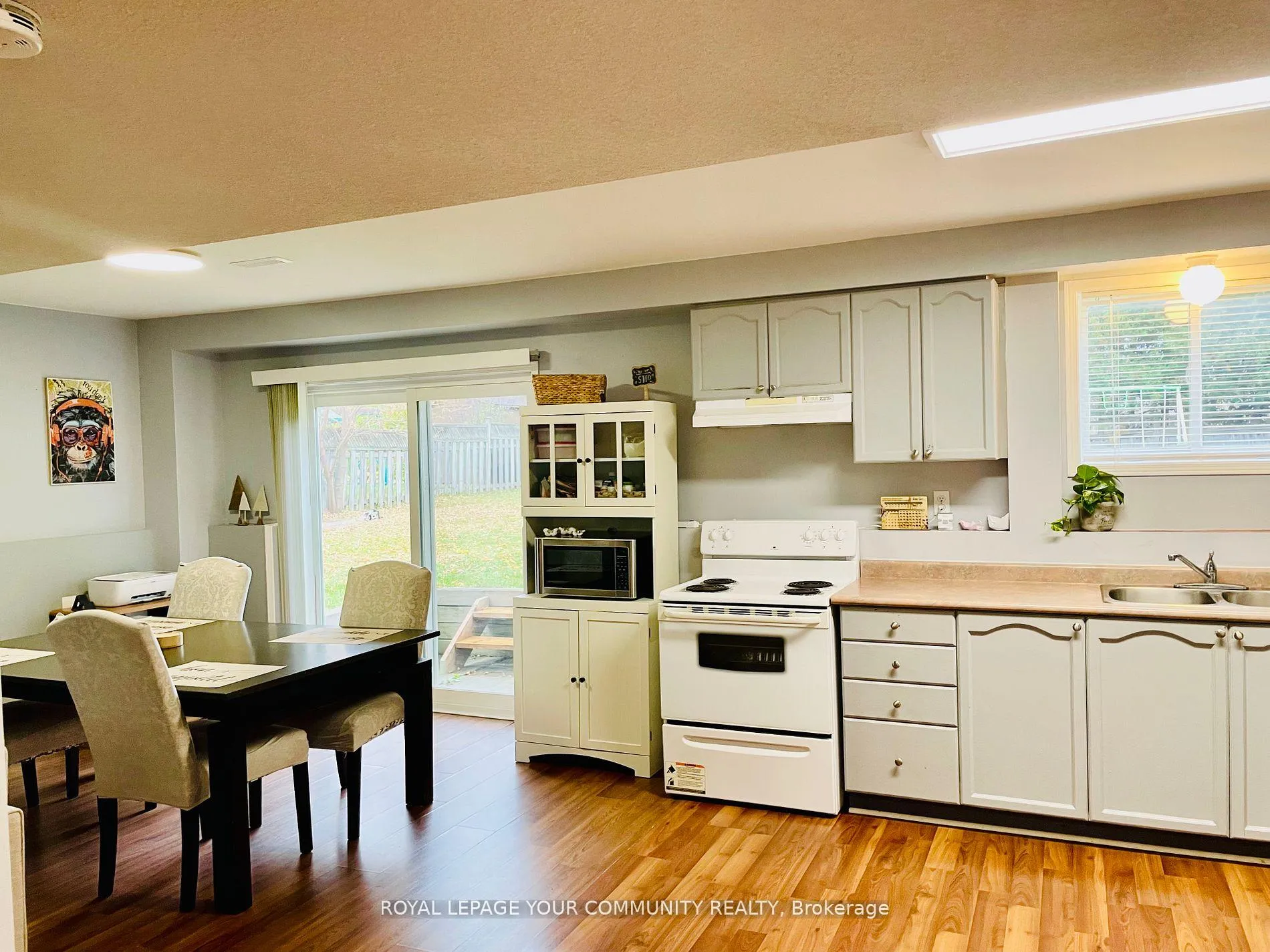 Photo 12 of 331 St. Vincent Street, Barrie, Wellington — HOMEH