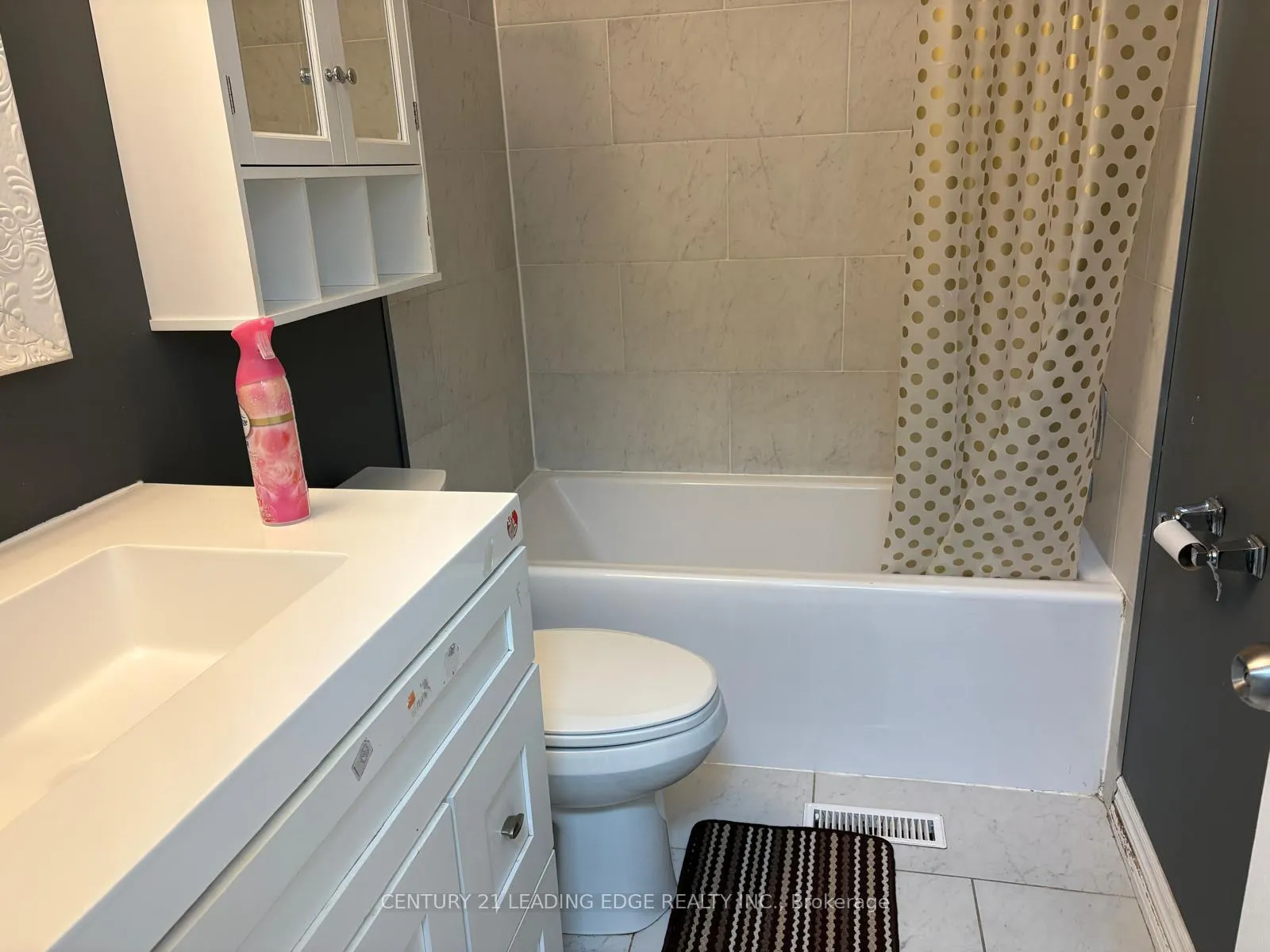 Photo 13 of 23 Winterberry Drive, Whitby, Rolling Acres — HOMEH