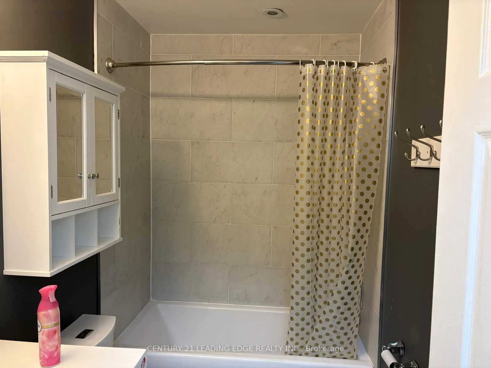 Photo 14 of 23 Winterberry Drive, Whitby, Rolling Acres — HOMEH