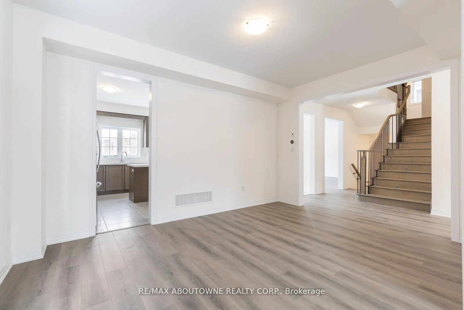 Photo 9 of 203 Warden Street, Clearview, Stayner — HOMEH