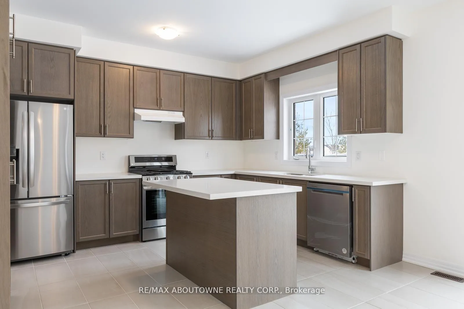 Photo 19 of 203 Warden Street, Clearview, Stayner — HOMEH
