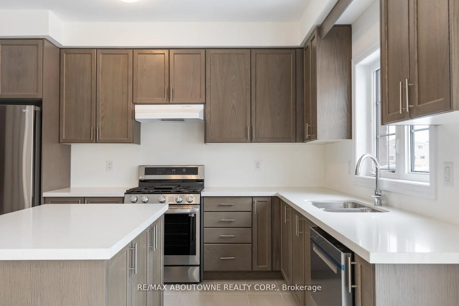 Photo 20 of 203 Warden Street, Clearview, Stayner — HOMEH