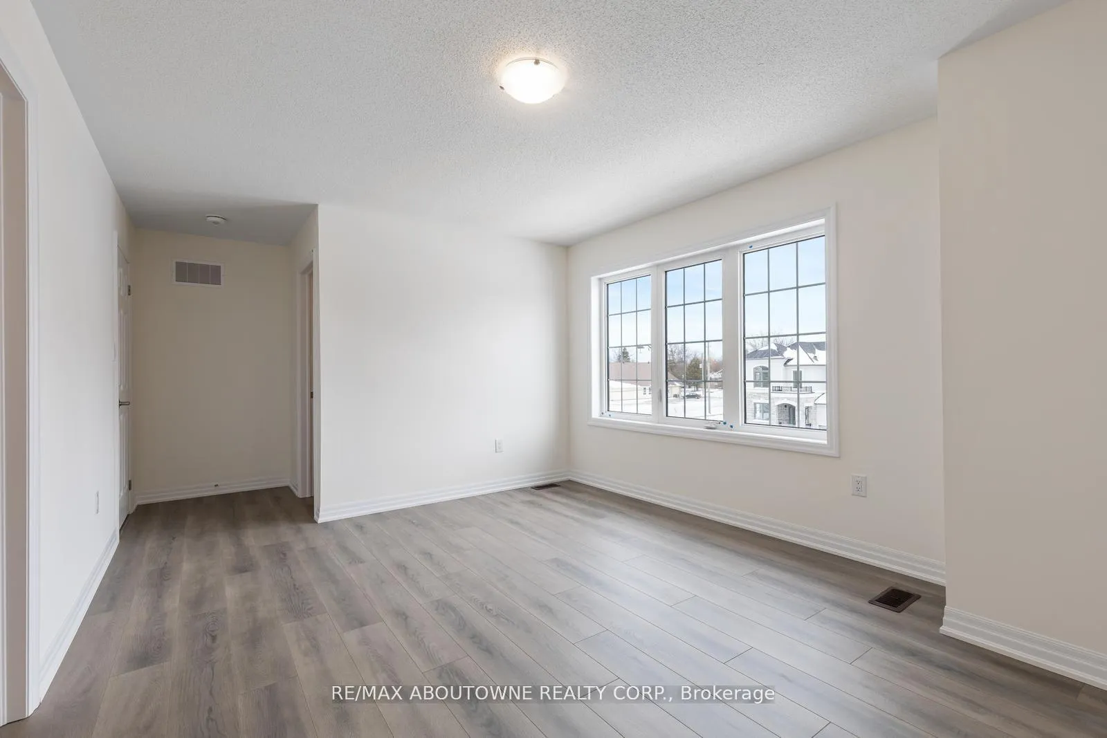 Photo 33 of 203 Warden Street, Clearview, Stayner — HOMEH