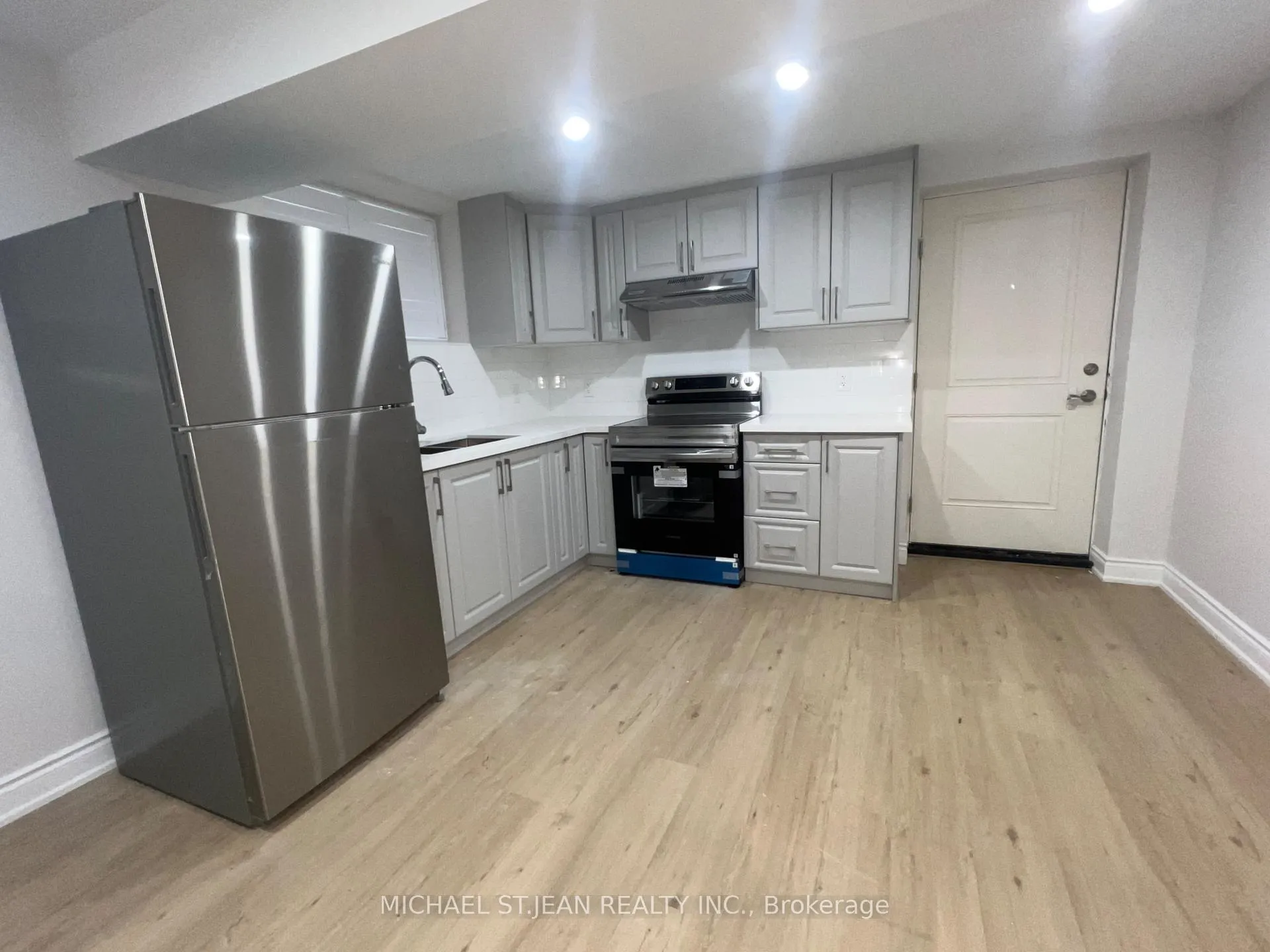 Photo 2 of Unit 2, 29 Bowman Crescent, Thorold, Hurricane/Merrittville — HOMEH