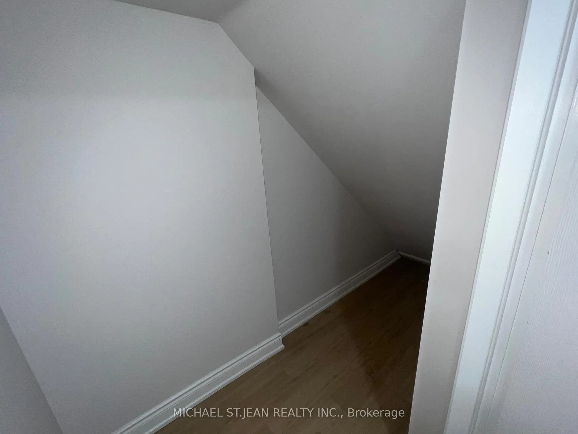 Photo 9 of Unit 2, 29 Bowman Crescent, Thorold, Hurricane/Merrittville — HOMEH