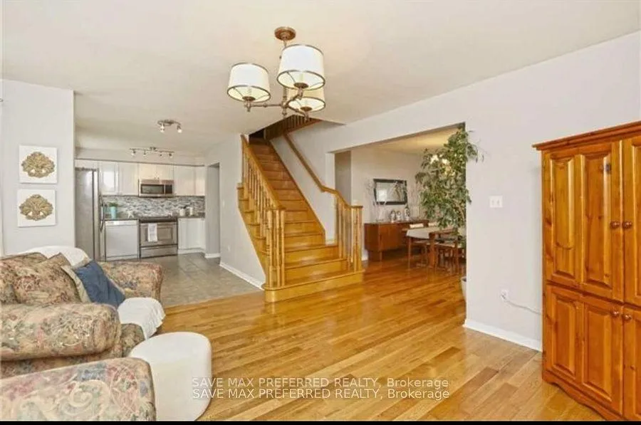 Photo 4 of 18 Mortimer Drive, Brampton, Fletcher's Meadow — HOMEH