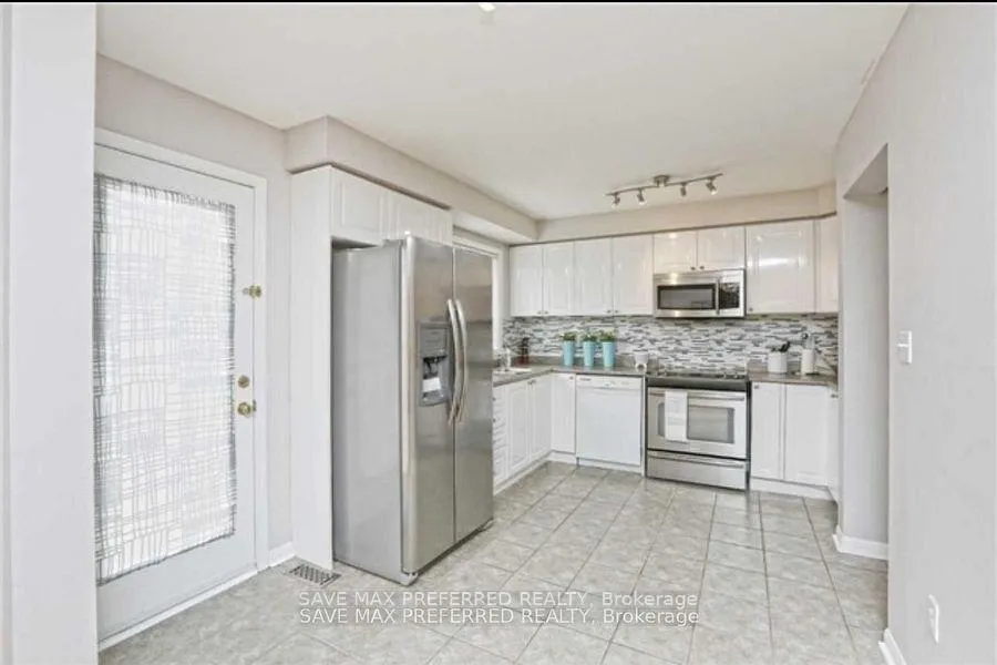 Photo 5 of 18 Mortimer Drive, Brampton, Fletcher's Meadow — HOMEH