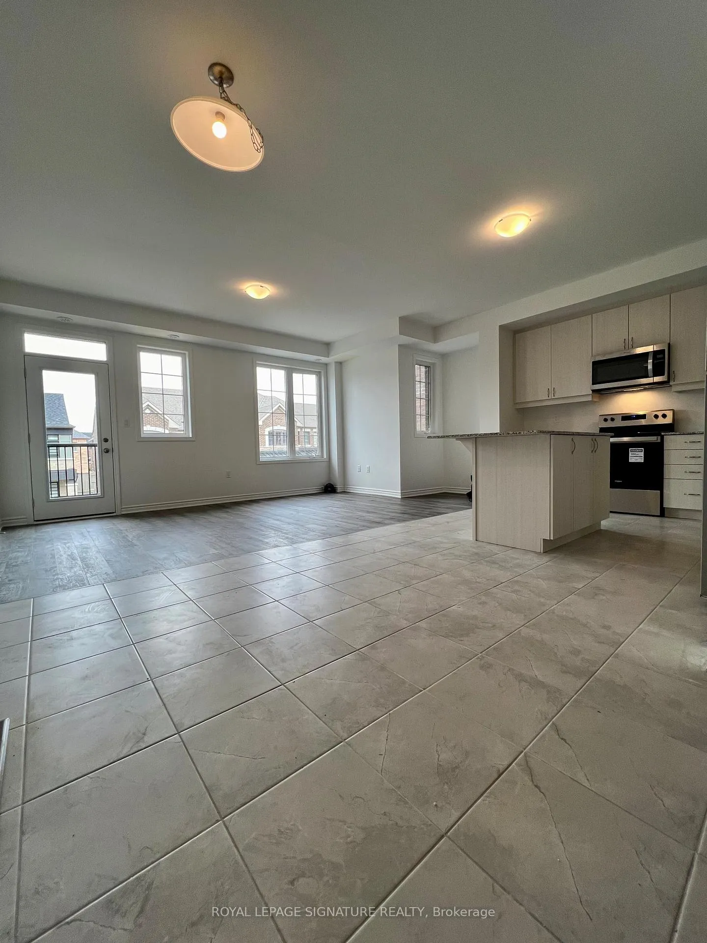 Photo 2 of 83 Keppel Circle, Brampton, Northwest Brampton — HOMEH