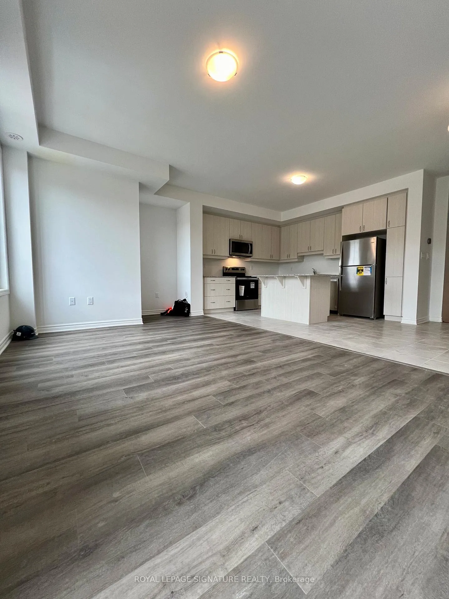 Photo 3 of 83 Keppel Circle, Brampton, Northwest Brampton — HOMEH