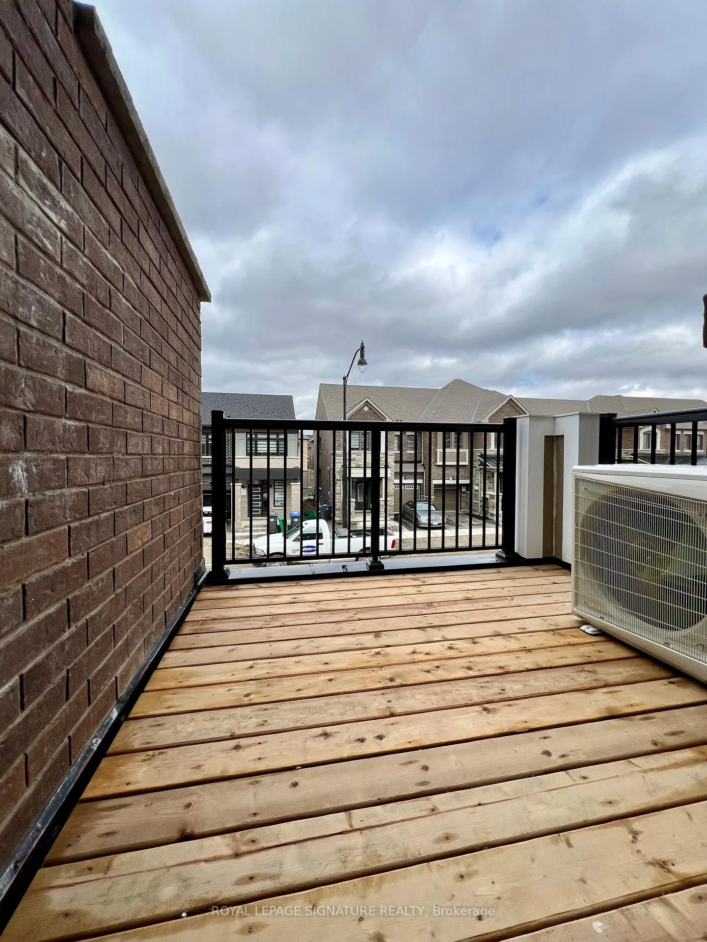 Photo 4 of 83 Keppel Circle, Brampton, Northwest Brampton — HOMEH