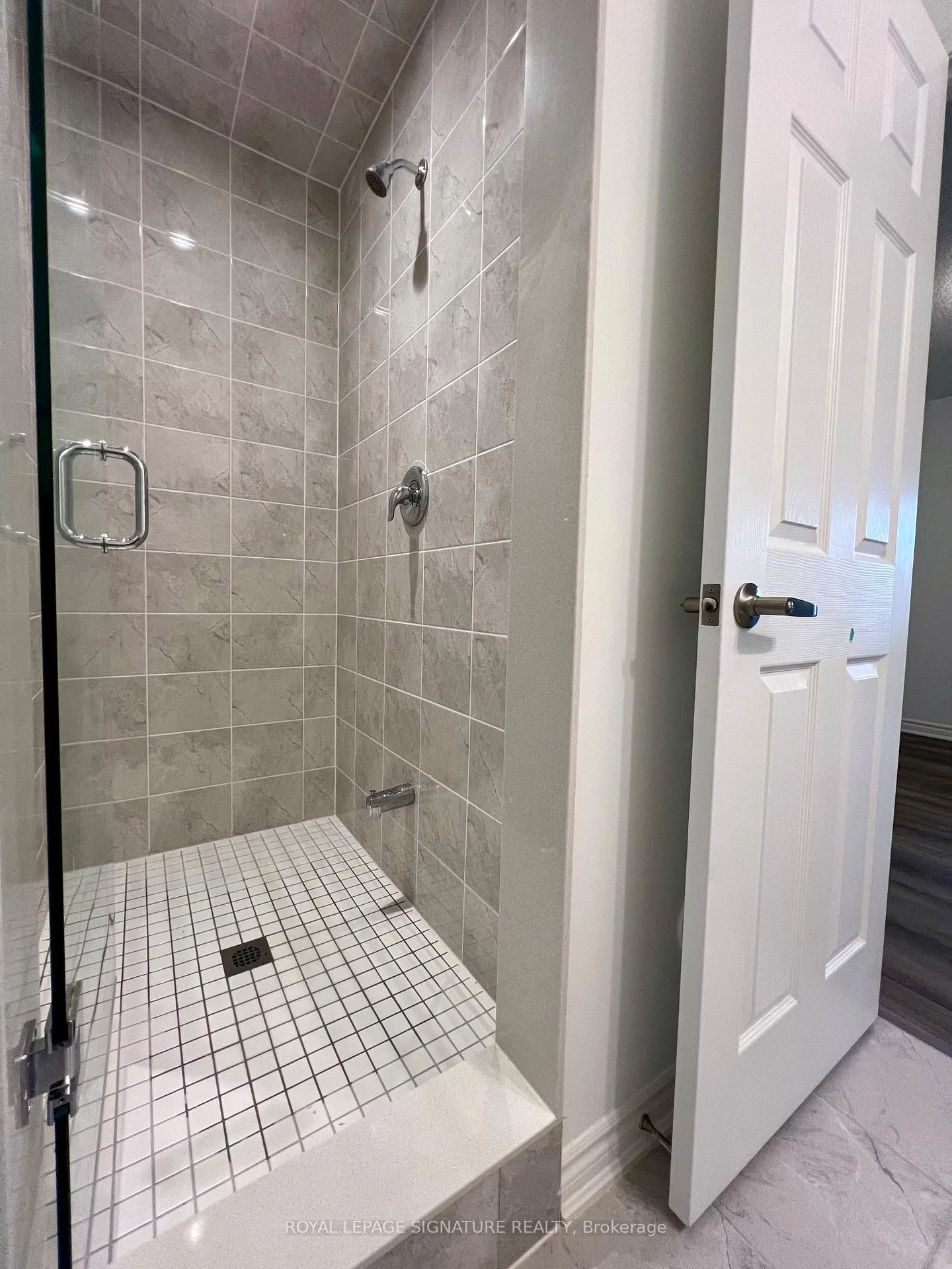 Photo 8 of 83 Keppel Circle, Brampton, Northwest Brampton — HOMEH
