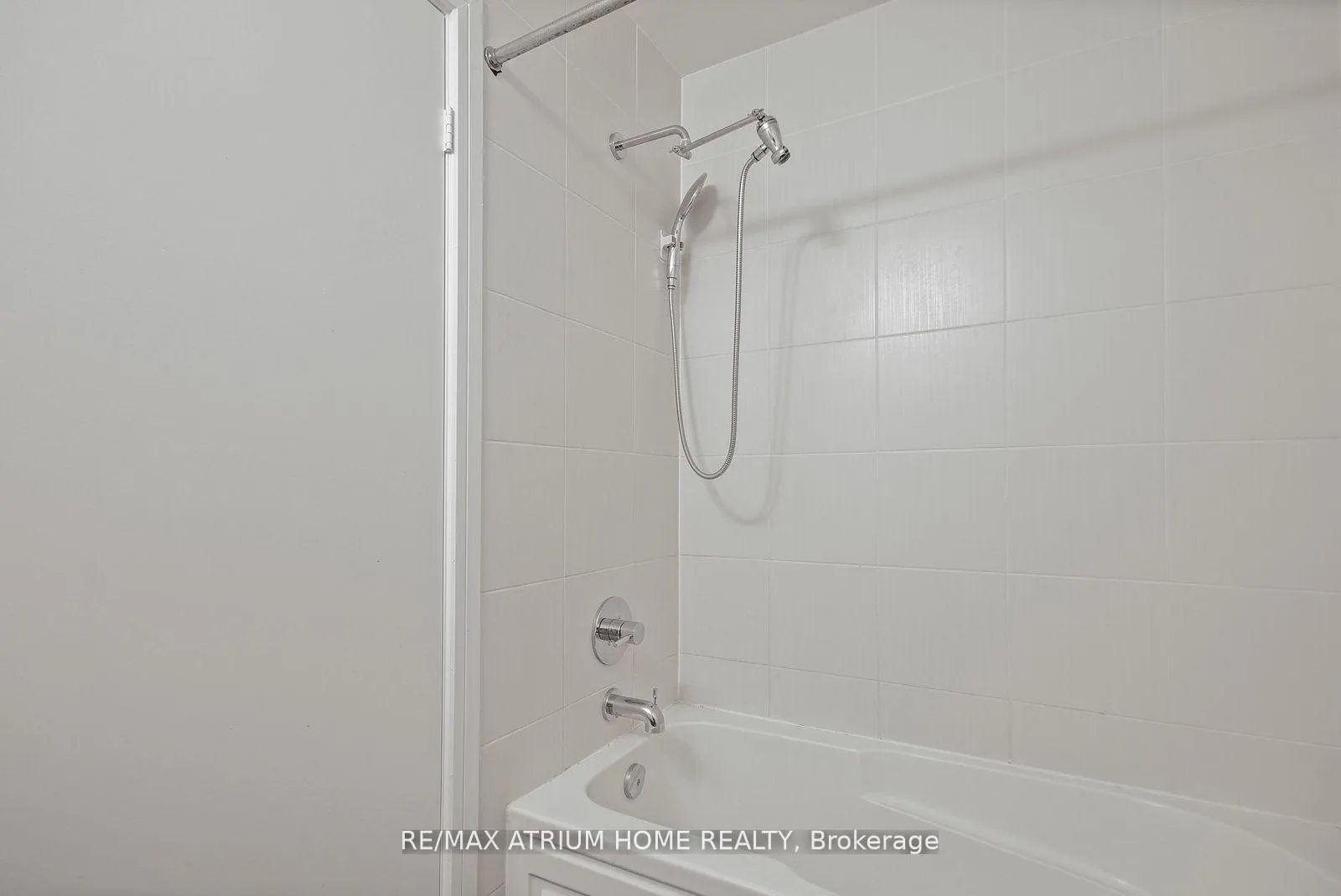 Photo 8 of Unit Ph09, 35 Brian Peck Crescent, Toronto, Thorncliffe Park — HOMEH