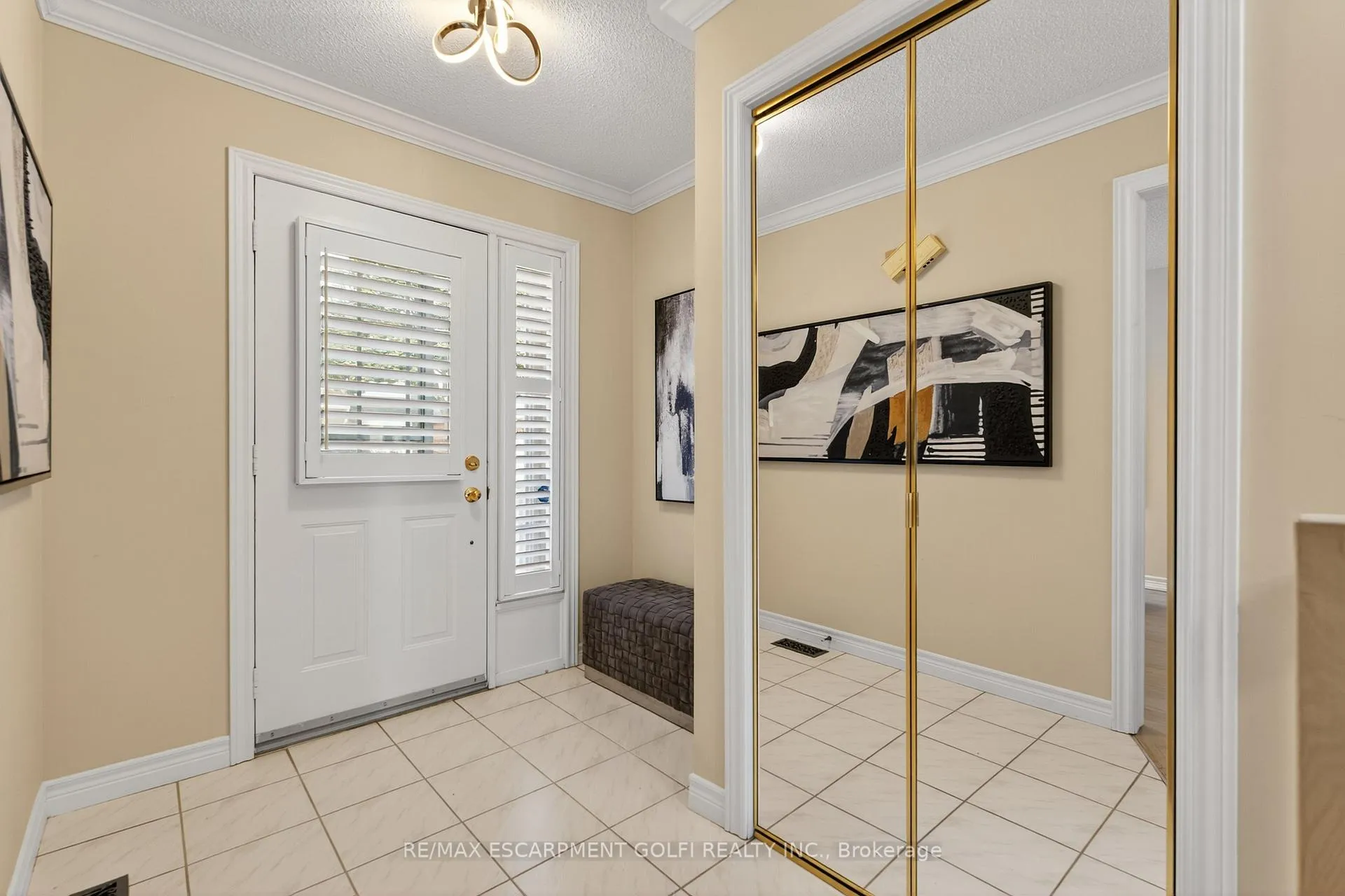 Photo 4 of Unit 2, 810 Golf Links Road, Hamilton, Ancaster — HOMEH
