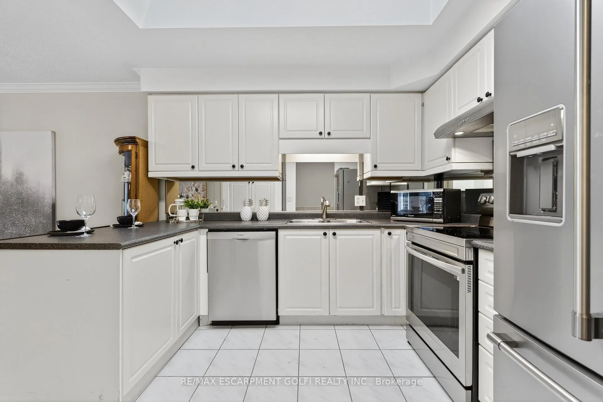 Photo 5 of Unit 2, 810 Golf Links Road, Hamilton, Ancaster — HOMEH