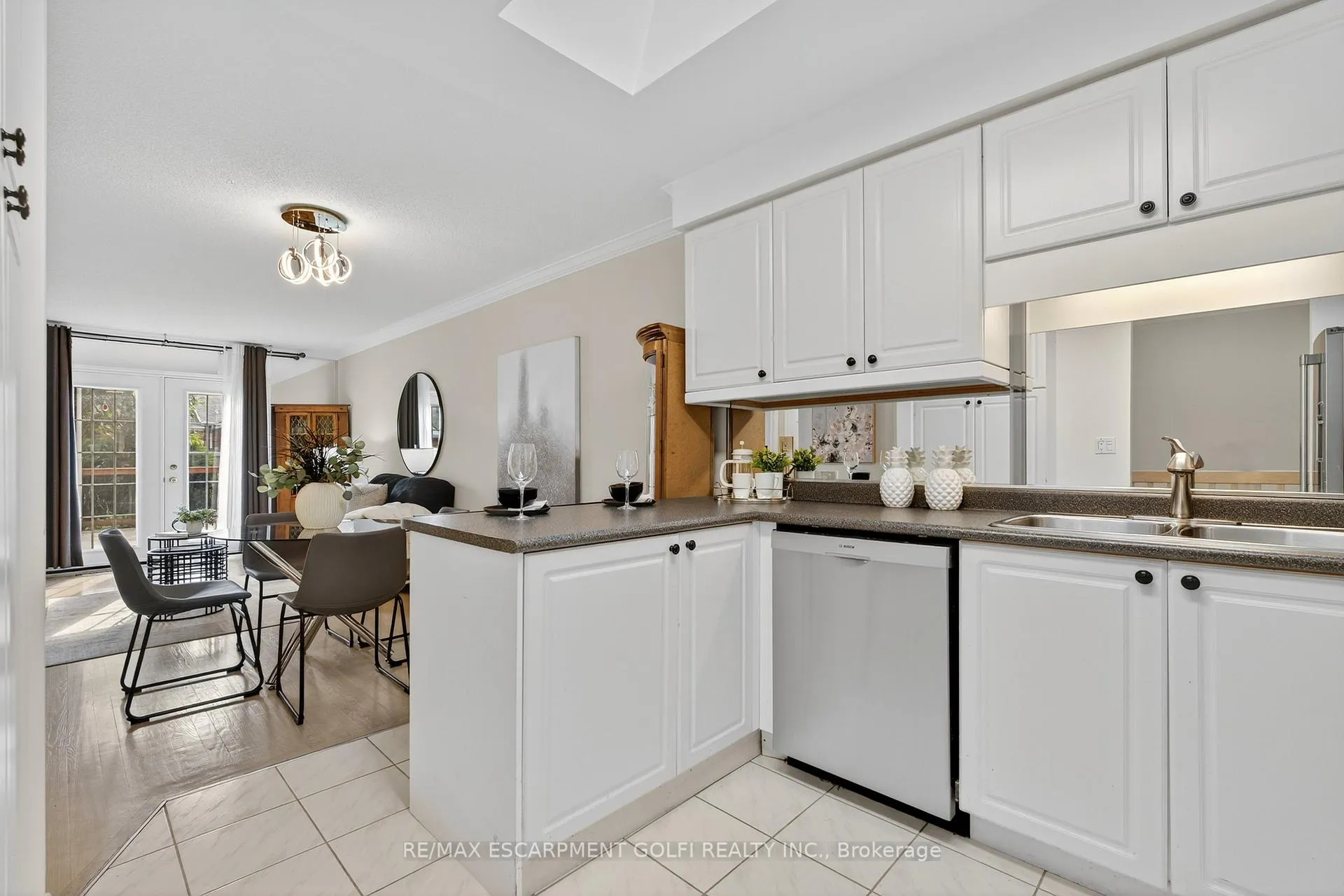 Photo 6 of Unit 2, 810 Golf Links Road, Hamilton, Ancaster — HOMEH