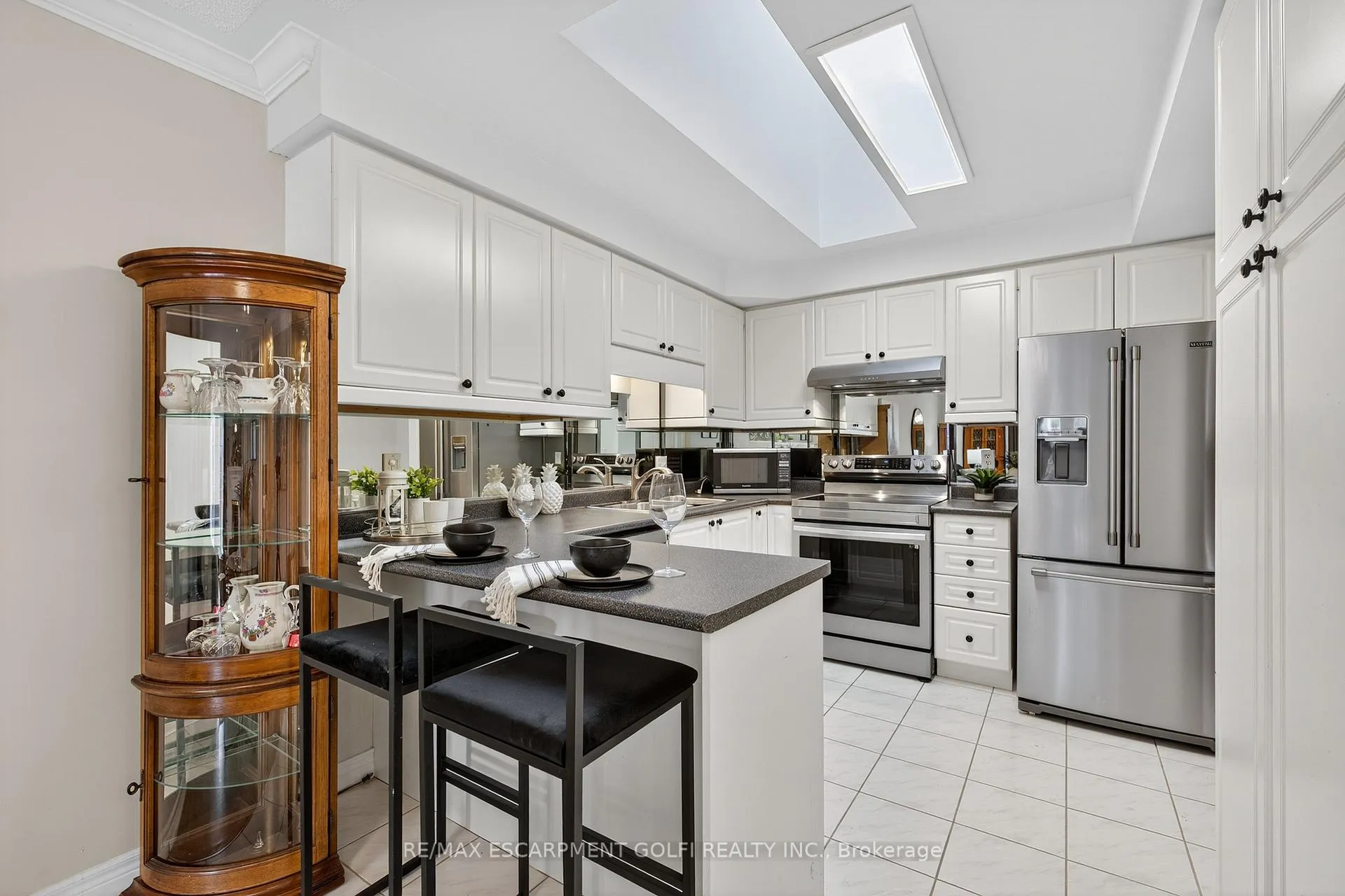 Photo 7 of Unit 2, 810 Golf Links Road, Hamilton, Ancaster — HOMEH