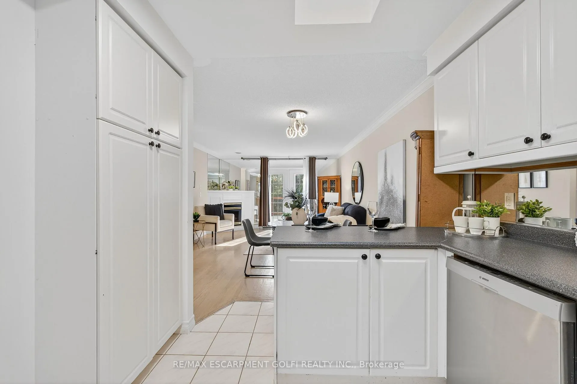 Photo 8 of Unit 2, 810 Golf Links Road, Hamilton, Ancaster — HOMEH