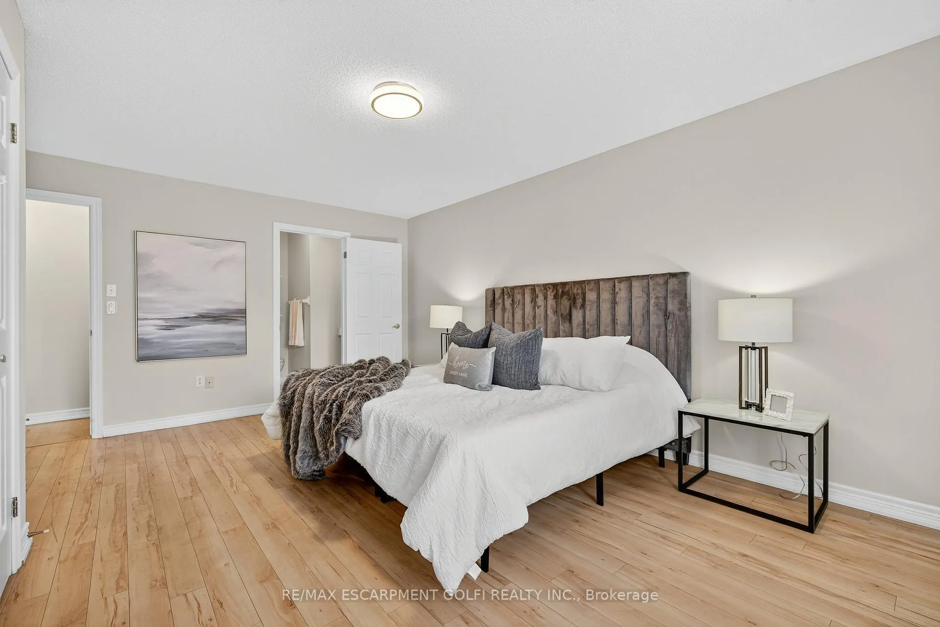 Photo 16 of Unit 2, 810 Golf Links Road, Hamilton, Ancaster — HOMEH