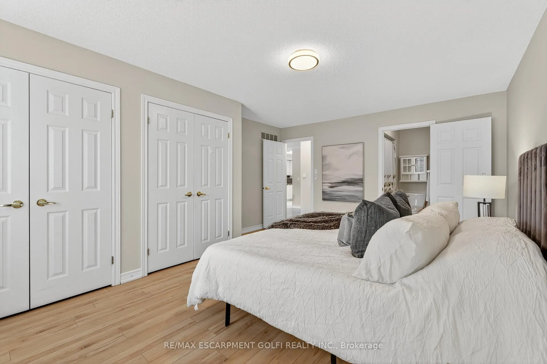 Photo 17 of Unit 2, 810 Golf Links Road, Hamilton, Ancaster — HOMEH