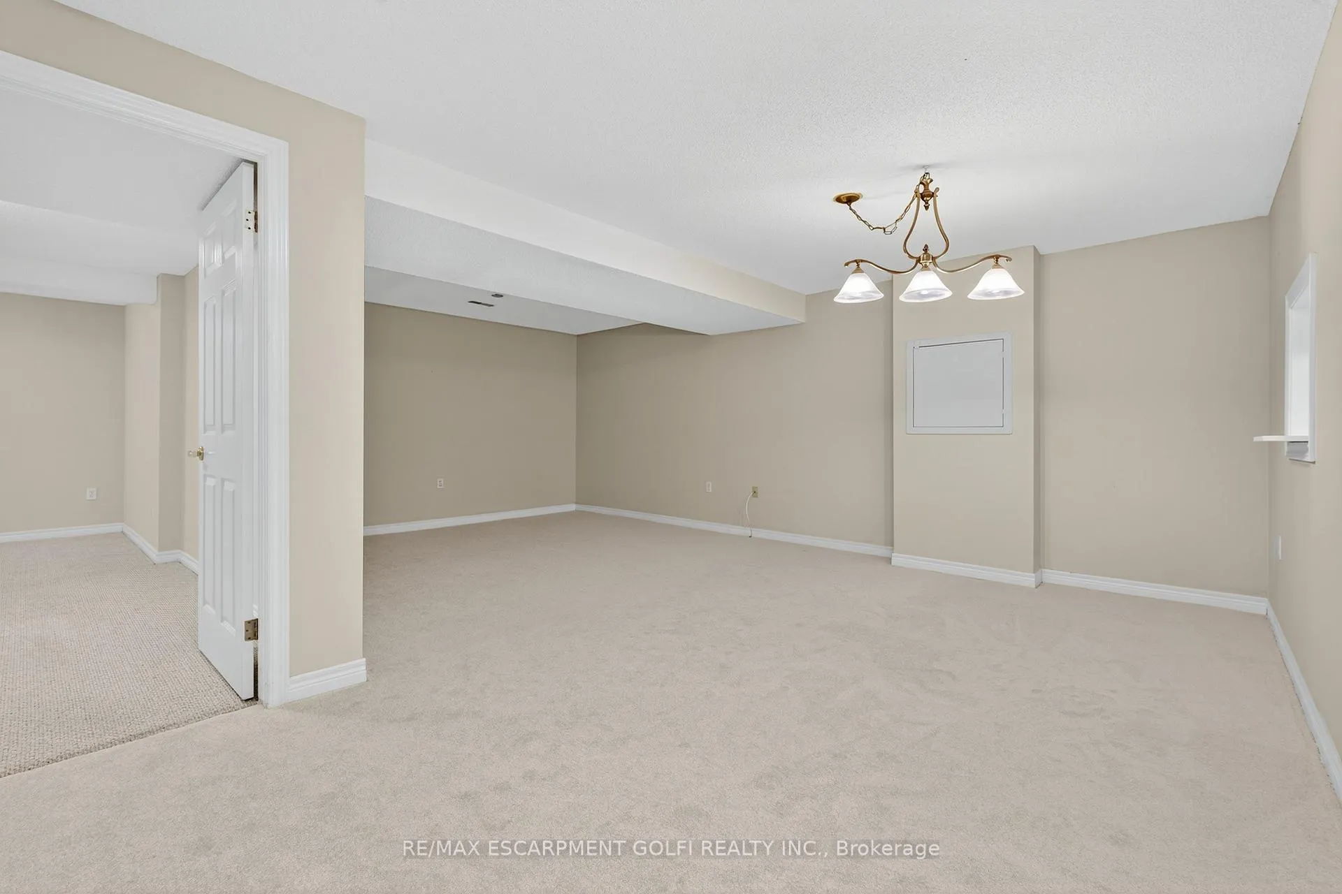 Photo 23 of Unit 2, 810 Golf Links Road, Hamilton, Ancaster — HOMEH