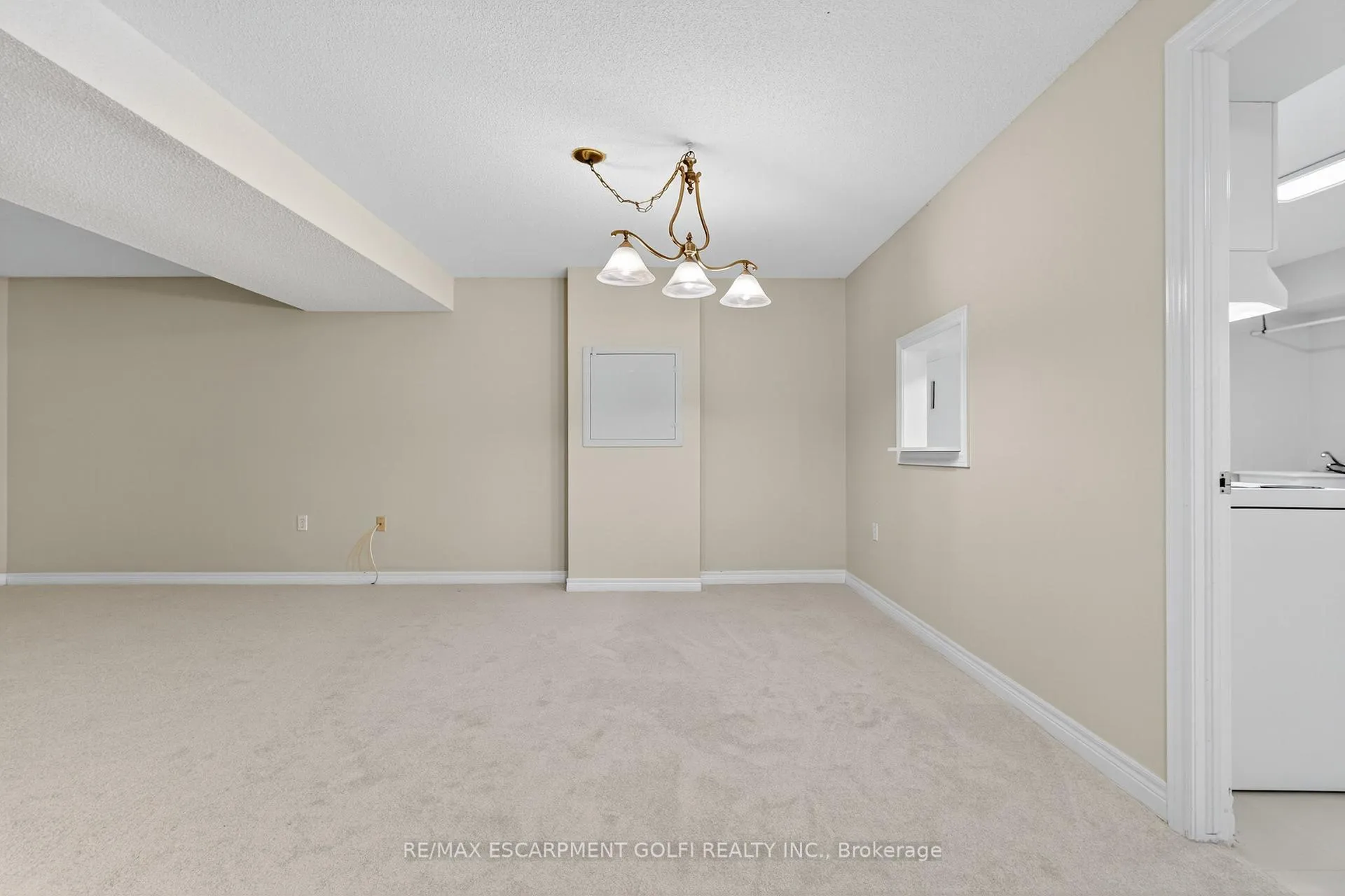 Photo 24 of Unit 2, 810 Golf Links Road, Hamilton, Ancaster — HOMEH