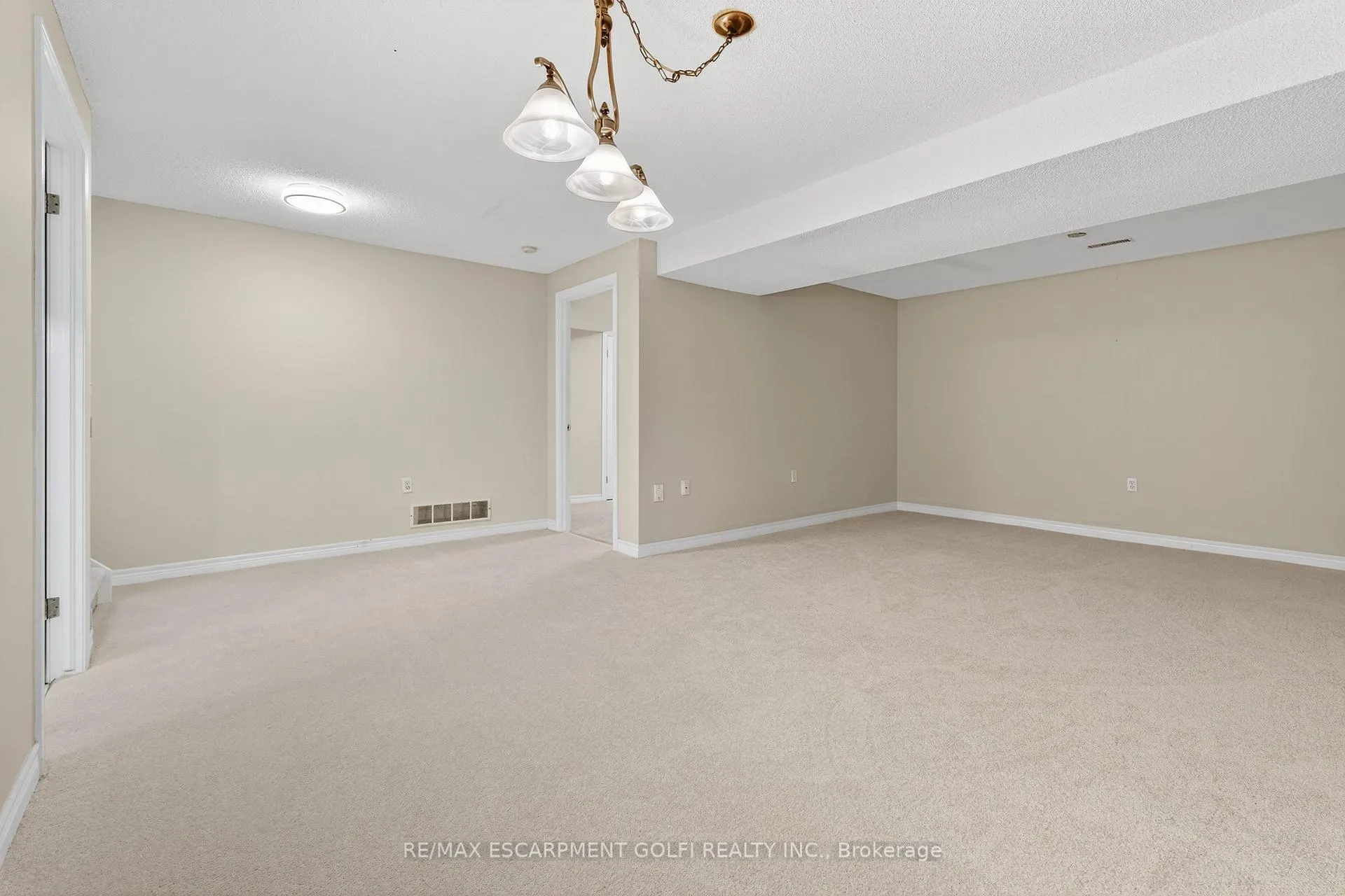 Photo 25 of Unit 2, 810 Golf Links Road, Hamilton, Ancaster — HOMEH