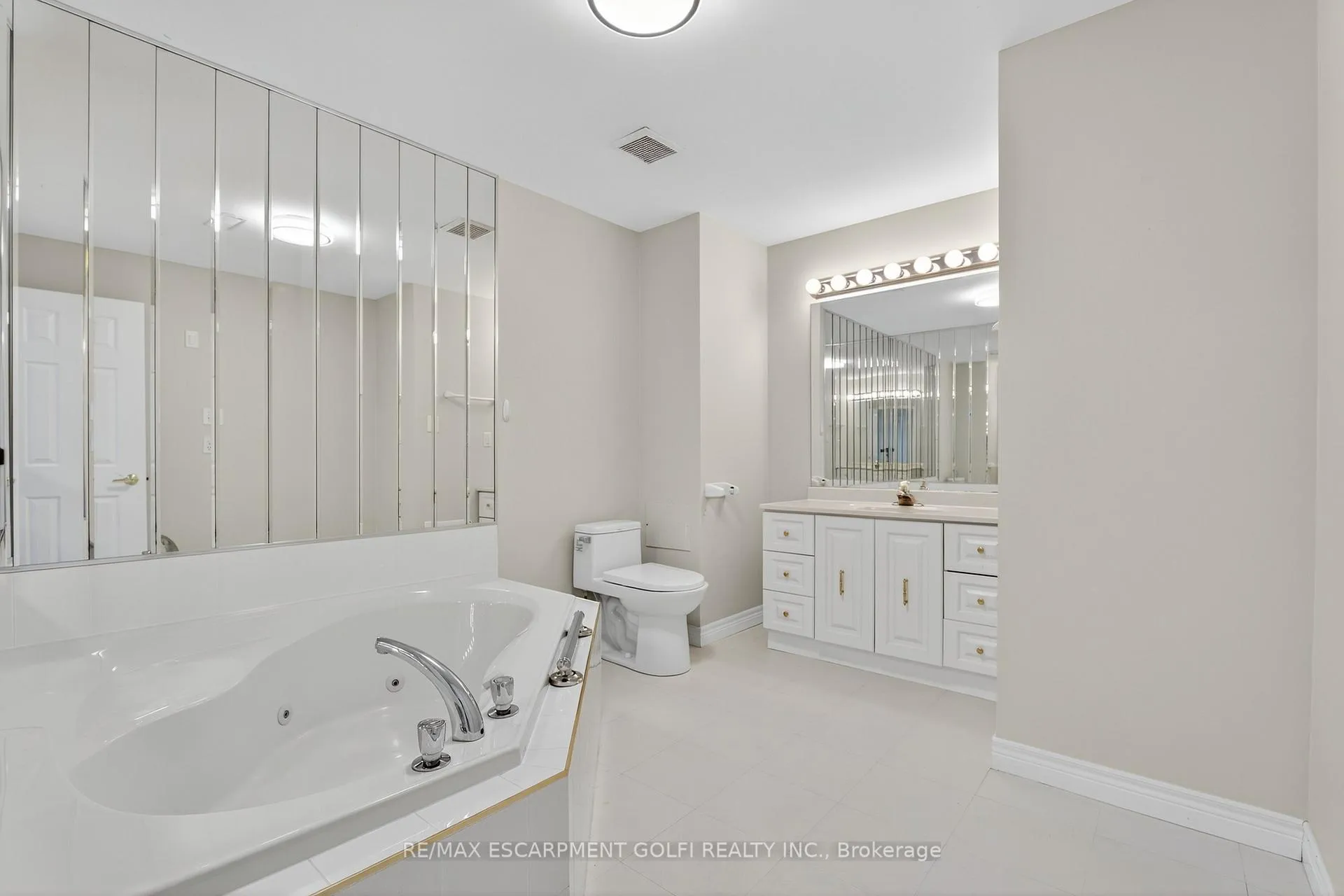 Photo 30 of Unit 2, 810 Golf Links Road, Hamilton, Ancaster — HOMEH