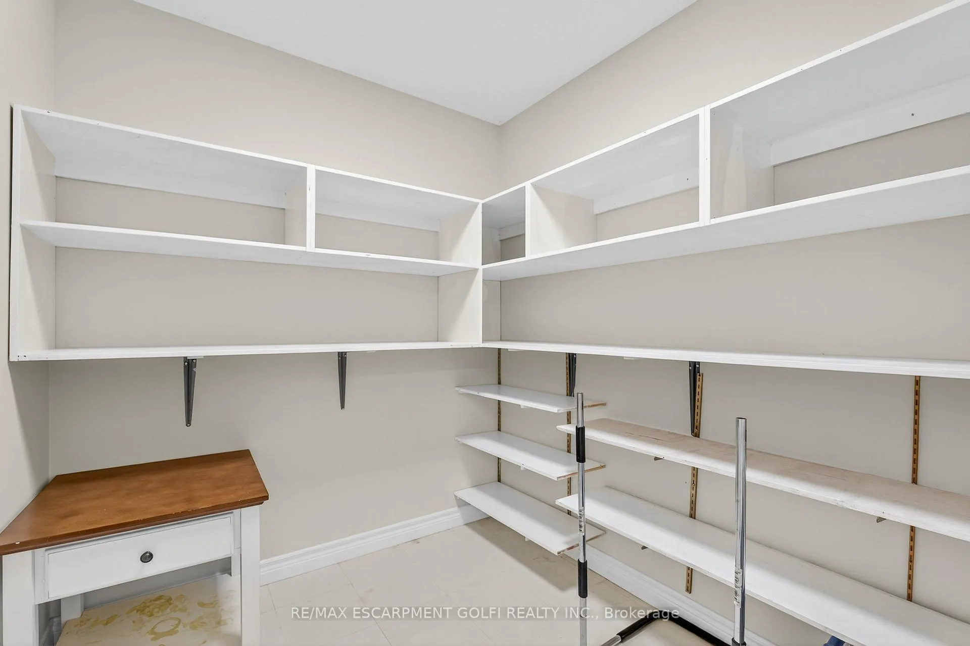 Photo 33 of Unit 2, 810 Golf Links Road, Hamilton, Ancaster — HOMEH
