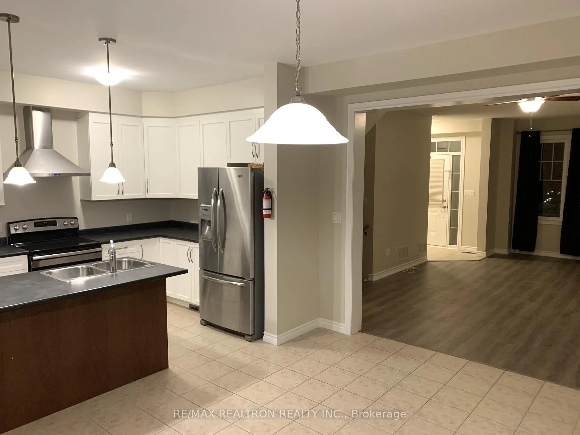 Photo 5 of 31 Ted Miller Crescent, Clarington, Bowmanville — HOMEH