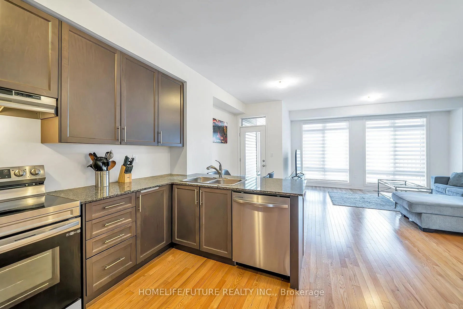 Photo 8 of 7 Coppini Lane, Ajax, South East — HOMEH