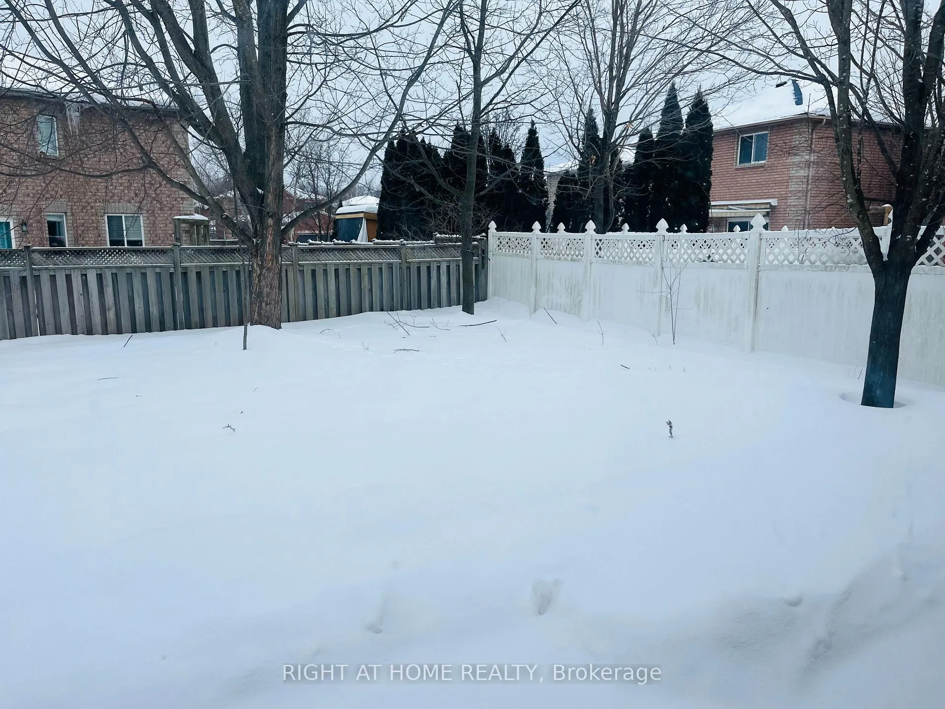 Photo 2 of 14 Downing Crescent, Barrie, Holly — HOMEH