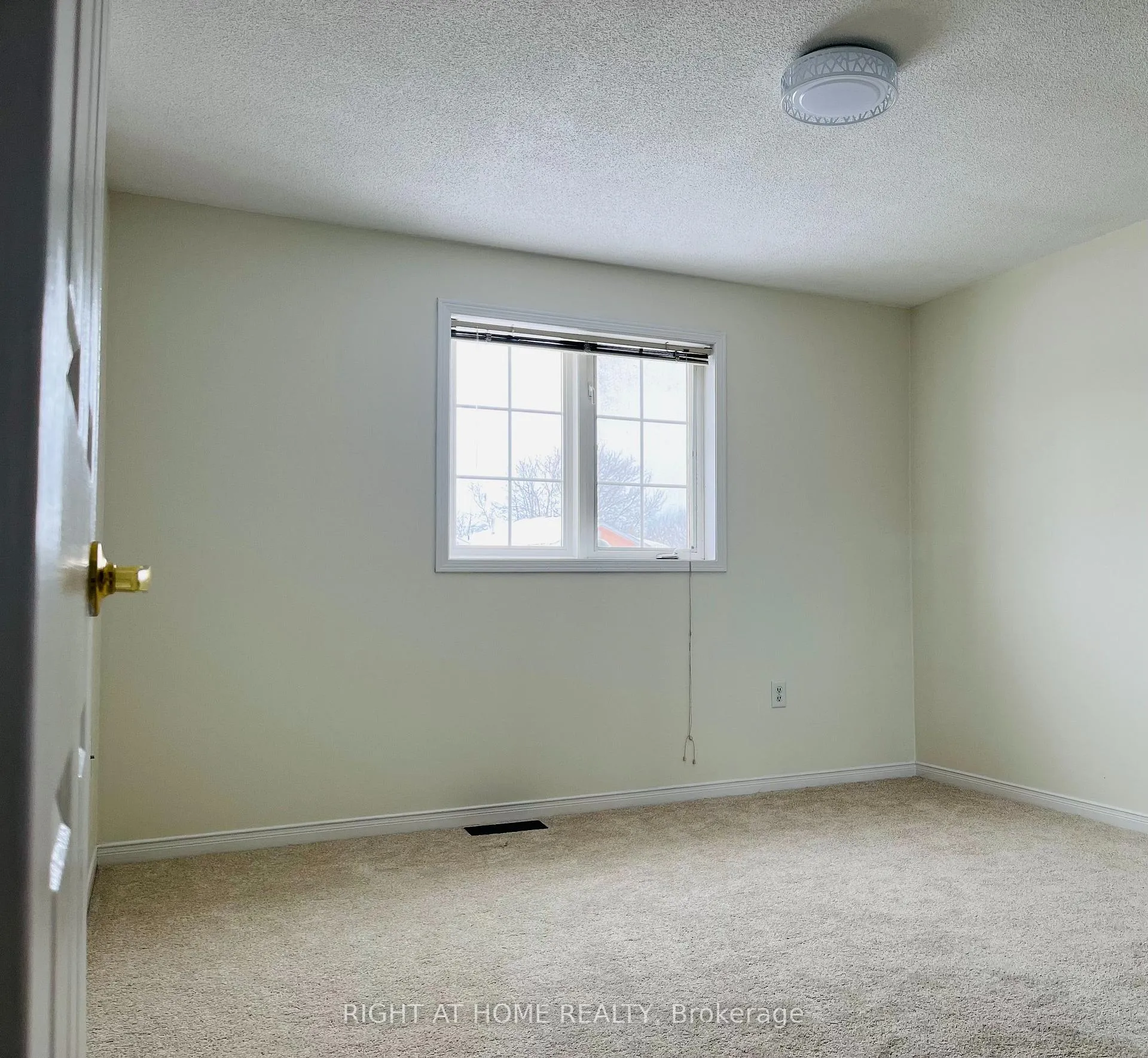 Photo 13 of 14 Downing Crescent, Barrie, Holly — HOMEH
