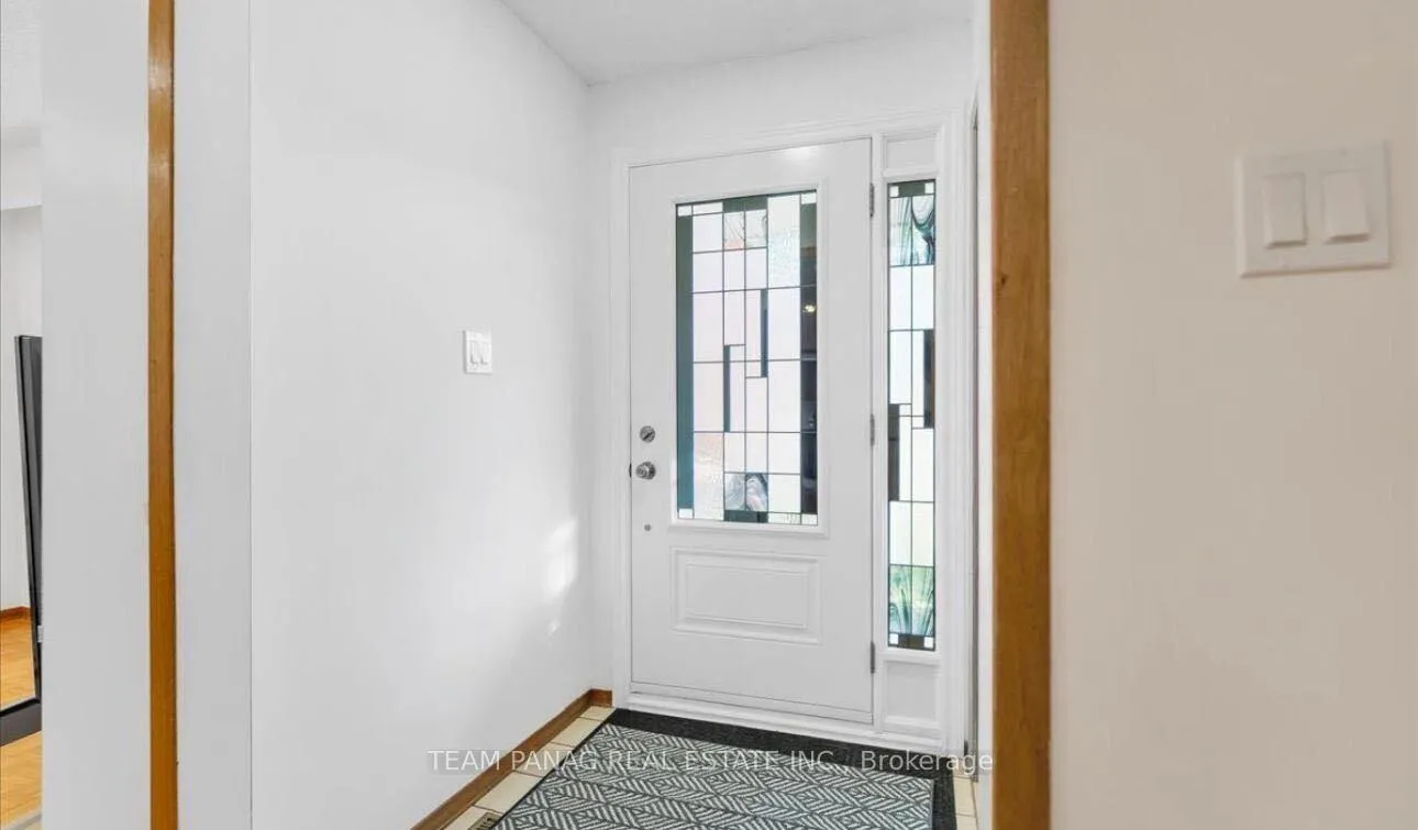 Photo 2 of 18 Medina Place, Brampton, Central Park — HOMEH