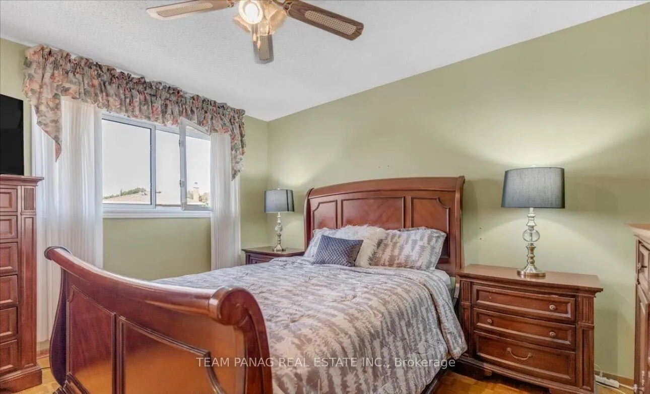 Photo 9 of 18 Medina Place, Brampton, Central Park — HOMEH
