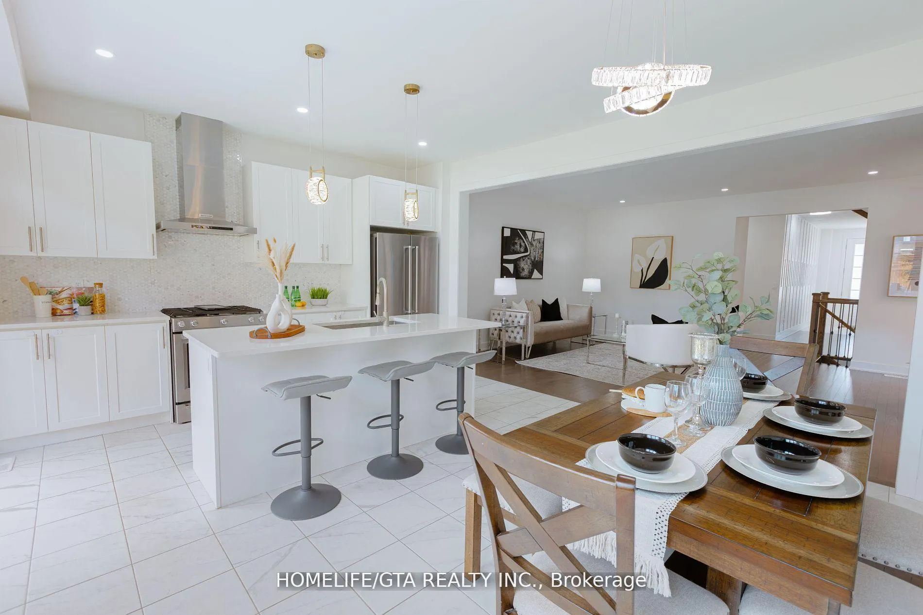 Photo 3 of 32 Dorian Drive, Whitby, Williamsburg — HOMEH