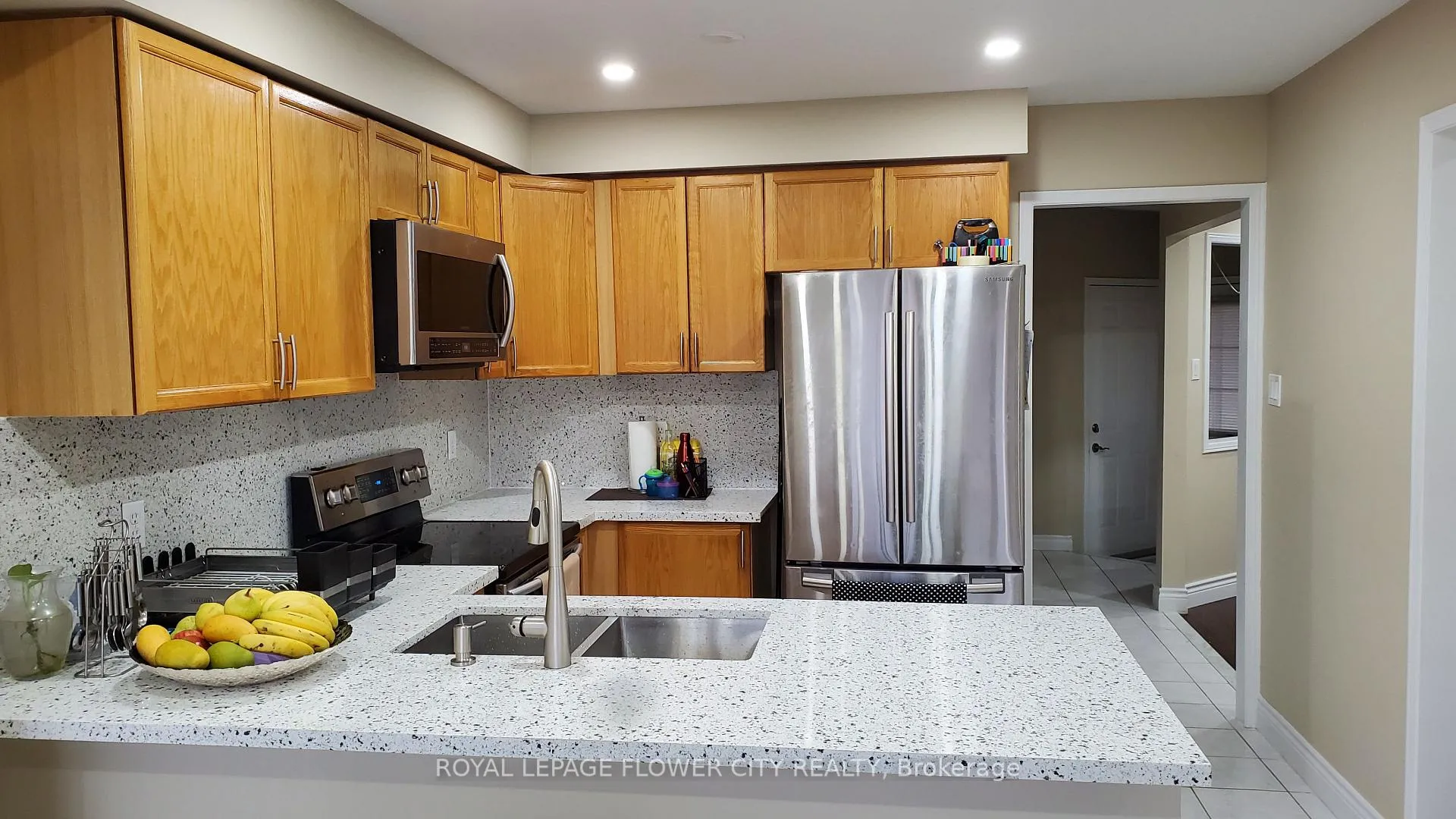 Photo 3 of 158 Willow Park Drive, Brampton, Sandringham-Wellington — HOMEH