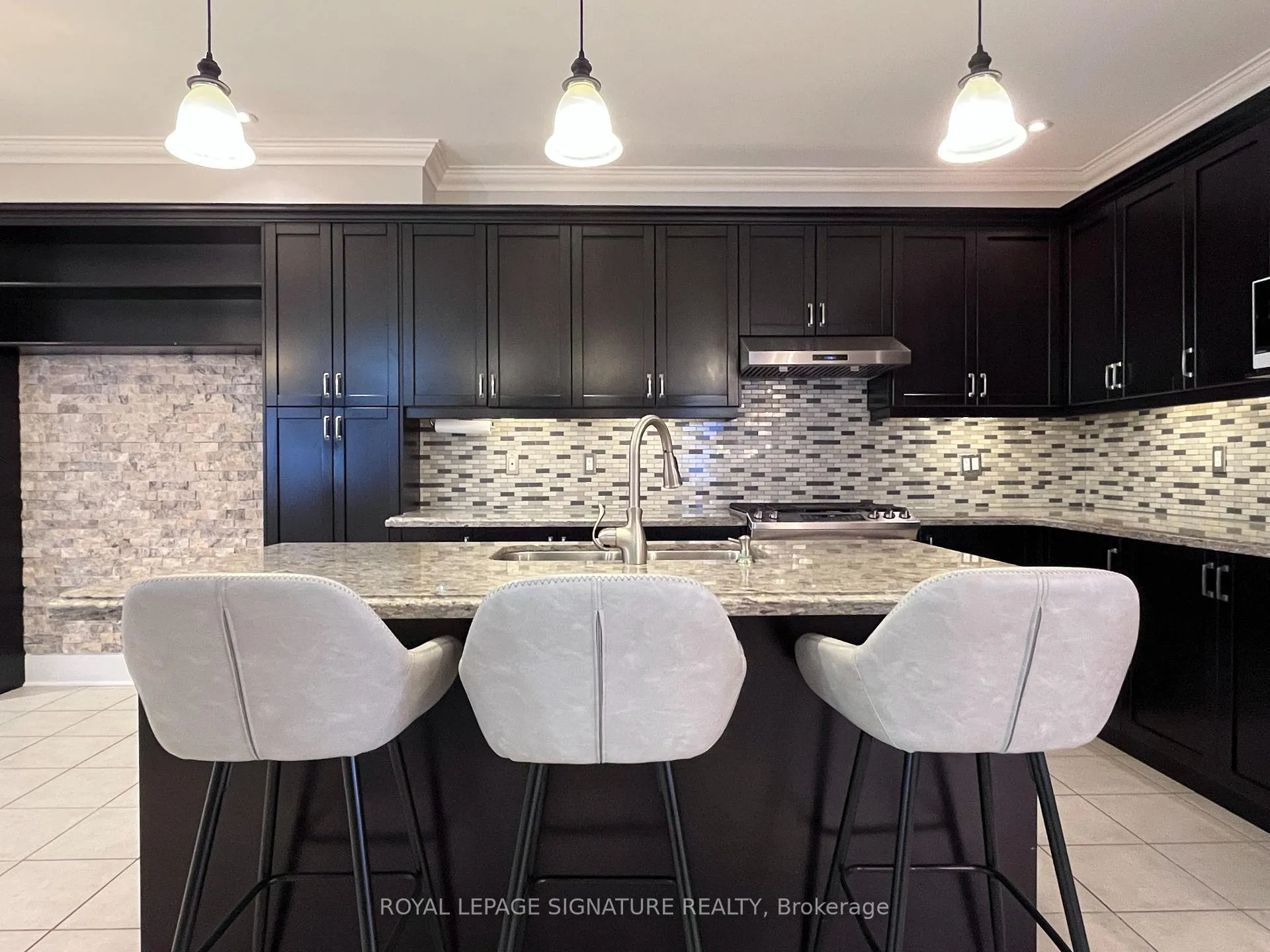 Photo 6 of 20 Deangelis Avenue, Caledon, Bolton West — HOMEH