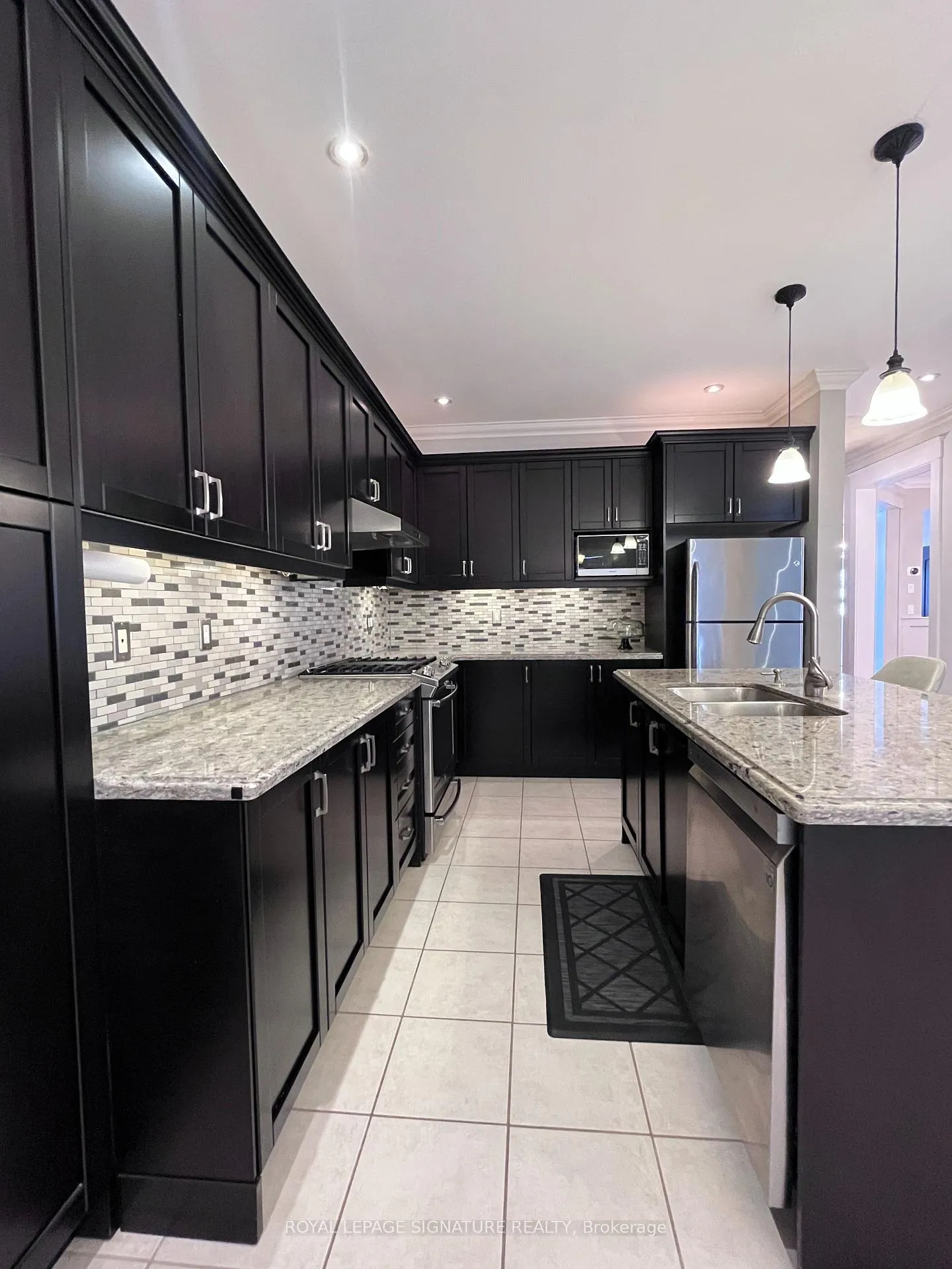 Photo 8 of 20 Deangelis Avenue, Caledon, Bolton West — HOMEH