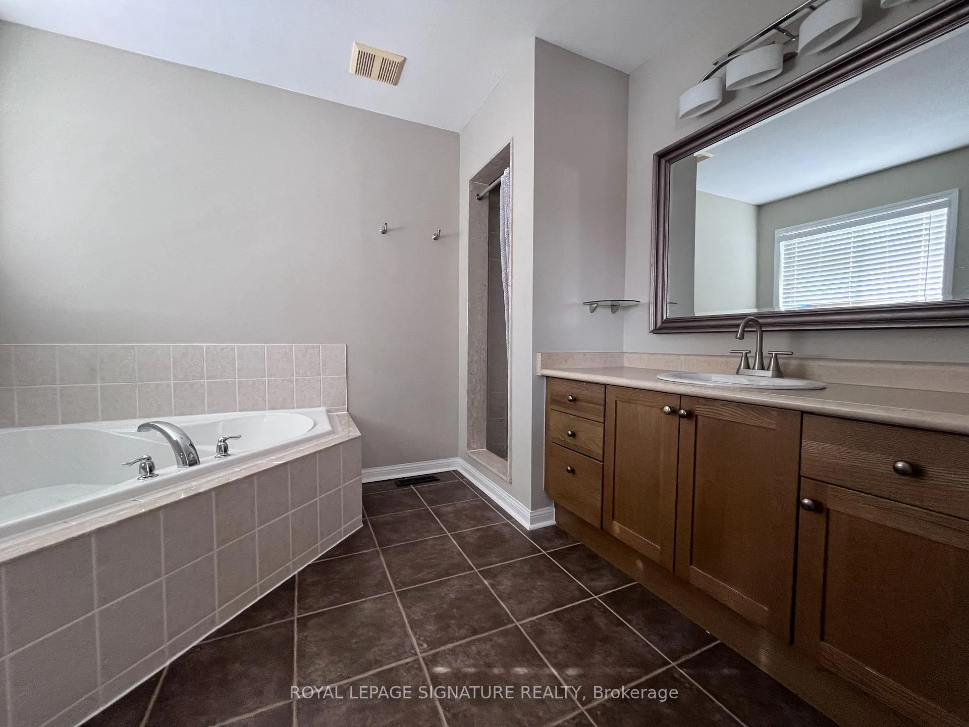 Photo 18 of 20 Deangelis Avenue, Caledon, Bolton West — HOMEH
