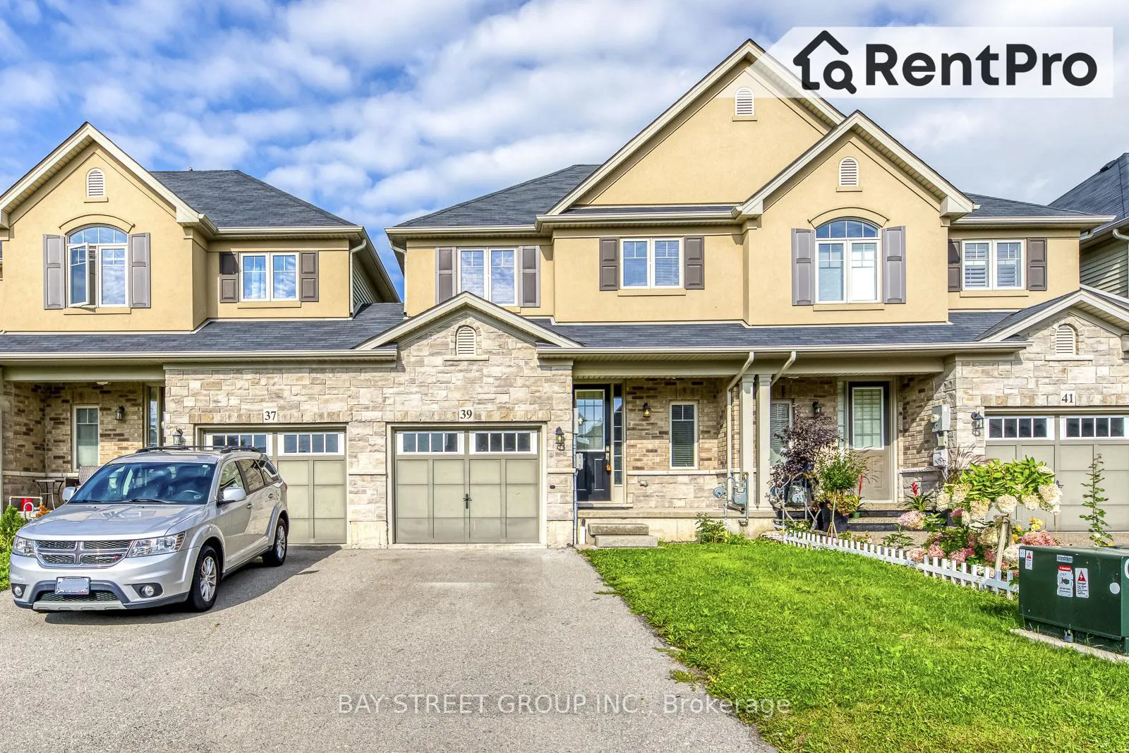 Photo 1 of 39 Sexton Crescent, Hamilton, Ancaster — HOMEH