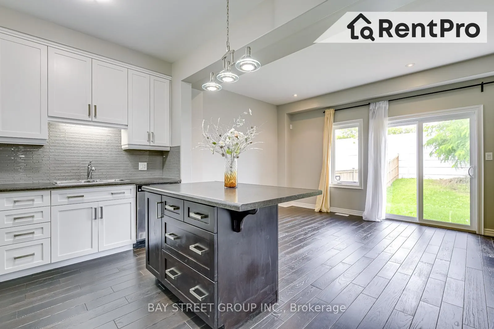 Photo 9 of 39 Sexton Crescent, Hamilton, Ancaster — HOMEH
