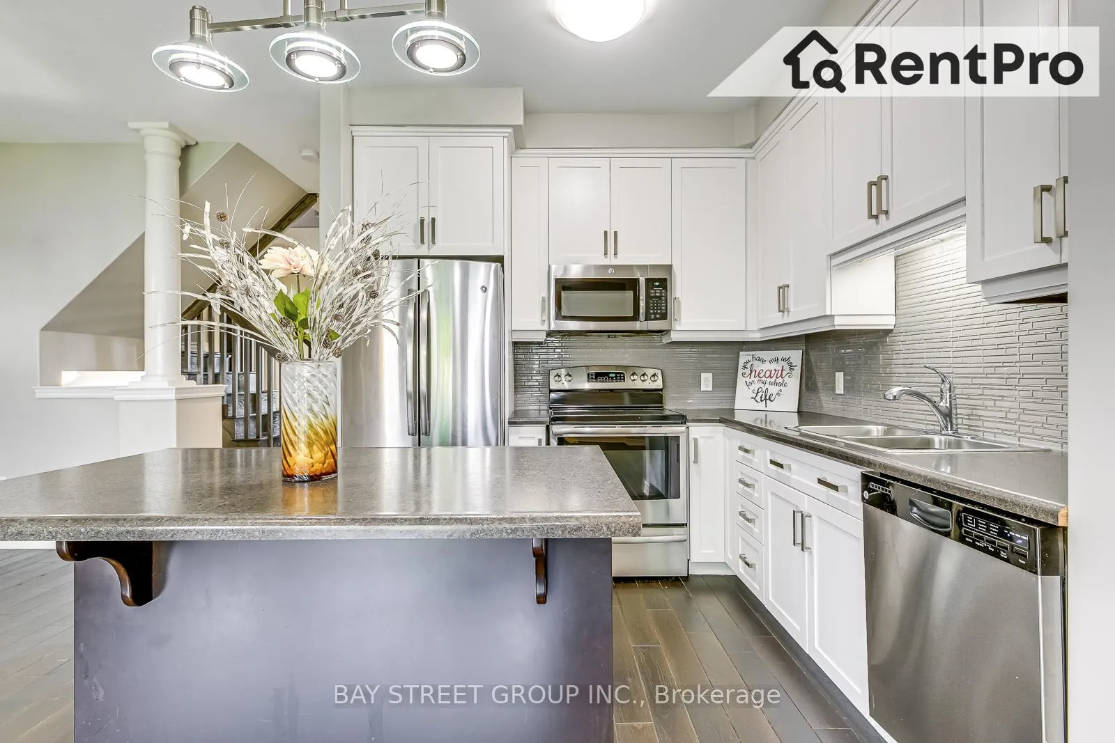 Photo 10 of 39 Sexton Crescent, Hamilton, Ancaster — HOMEH
