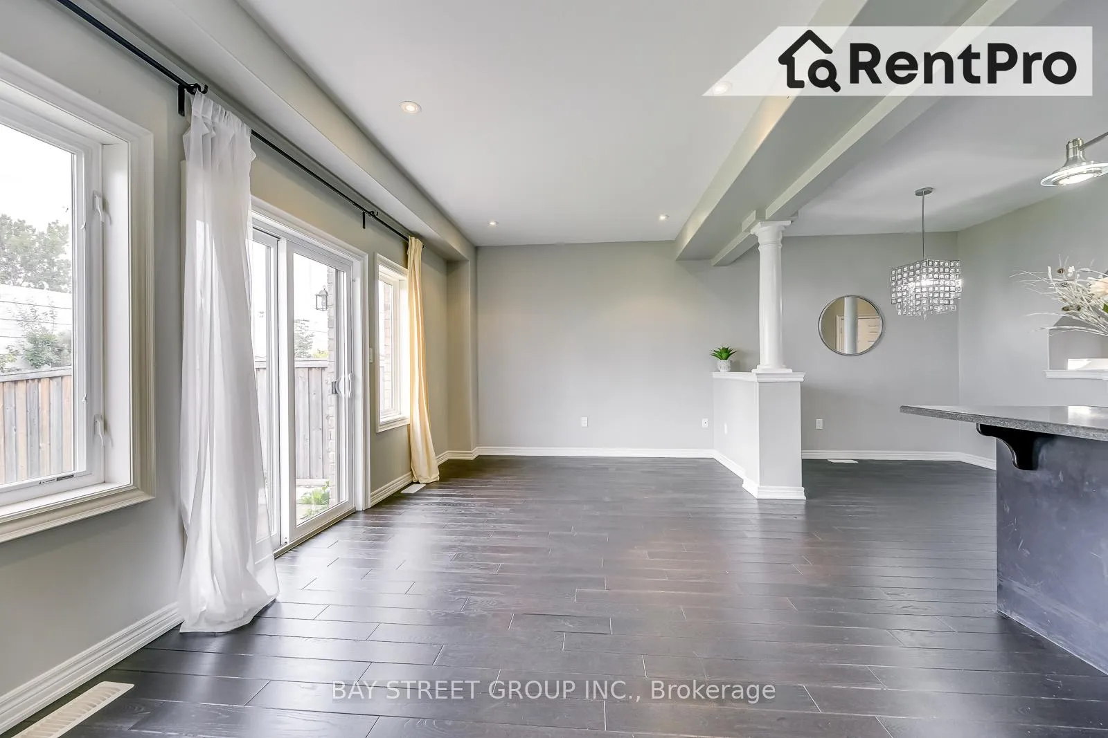 Photo 12 of 39 Sexton Crescent, Hamilton, Ancaster — HOMEH
