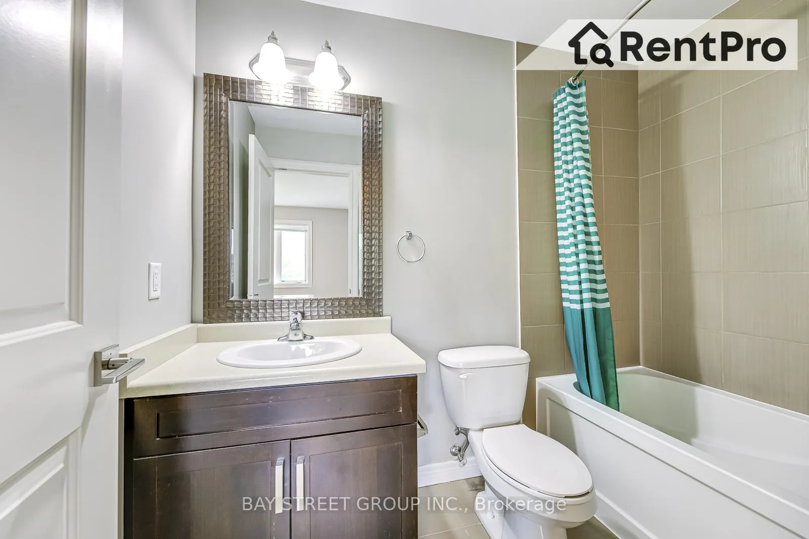 Photo 21 of 39 Sexton Crescent, Hamilton, Ancaster — HOMEH