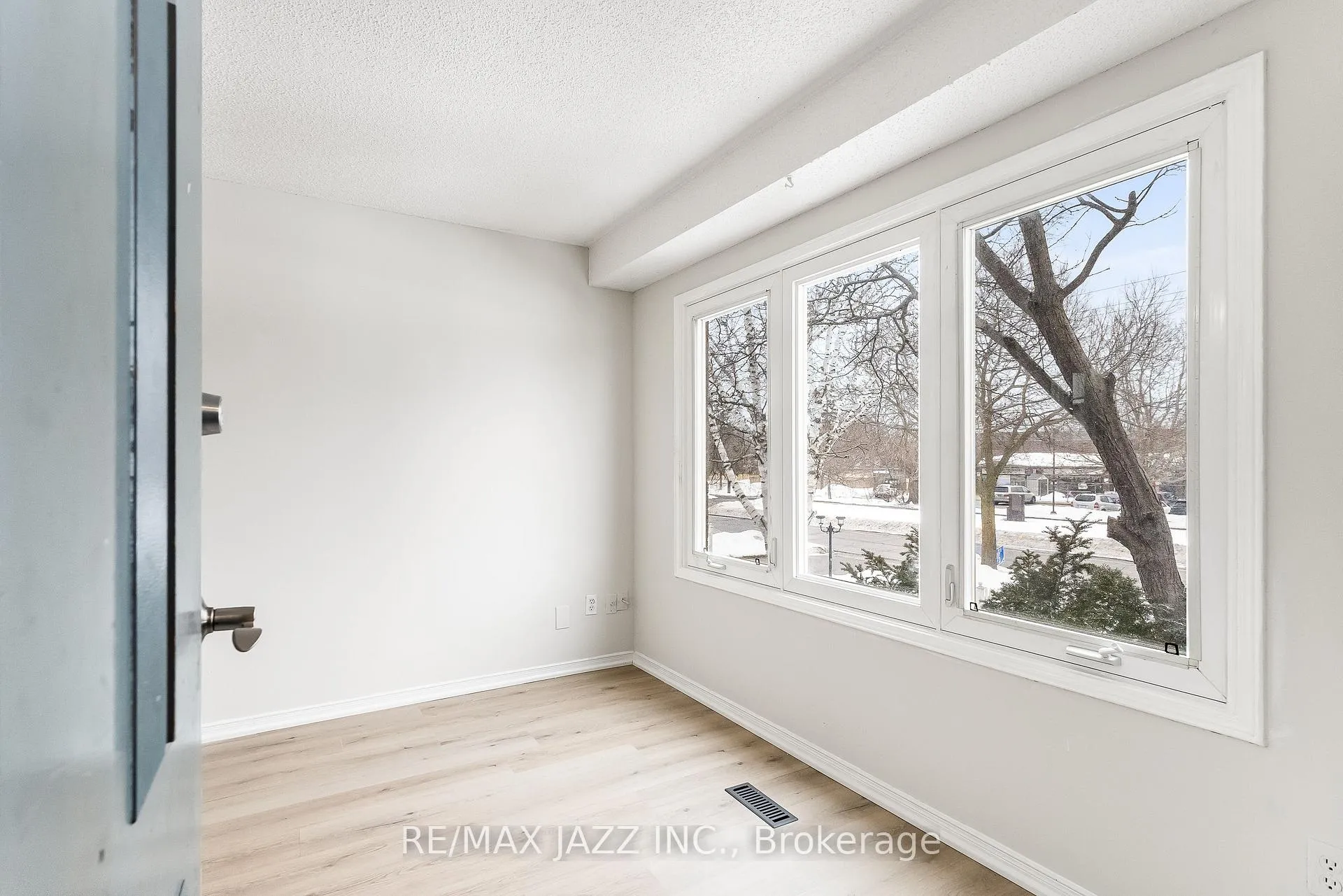 Photo 7 of Unit Unit 2, 1397 Ritson Road S, Oshawa, Lakeview — HOMEH