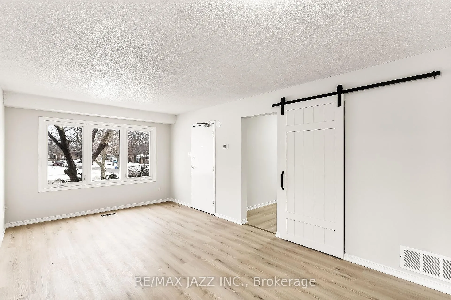 Photo 10 of Unit Unit 2, 1397 Ritson Road S, Oshawa, Lakeview — HOMEH
