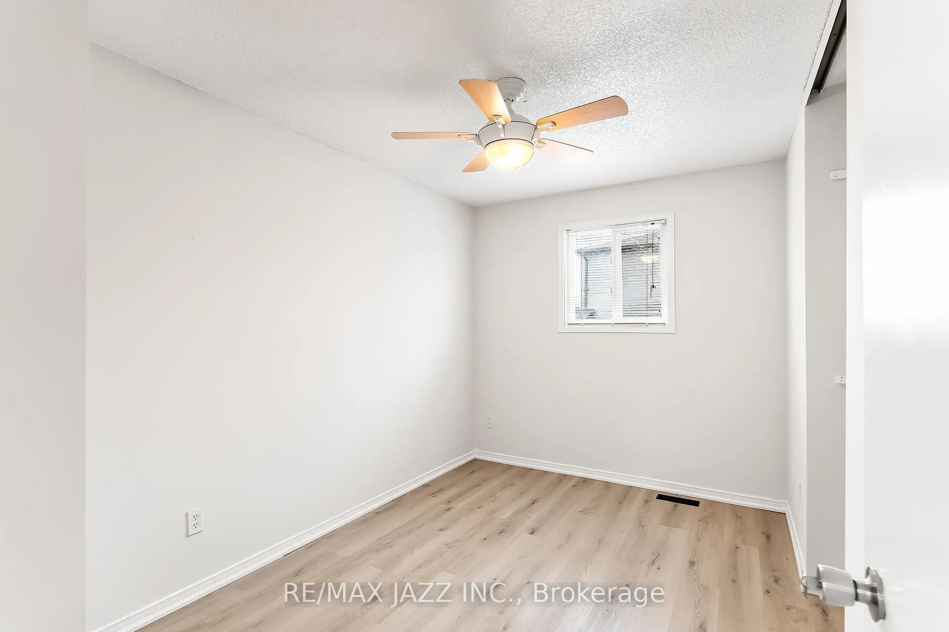 Photo 15 of Unit Unit 2, 1397 Ritson Road S, Oshawa, Lakeview — HOMEH