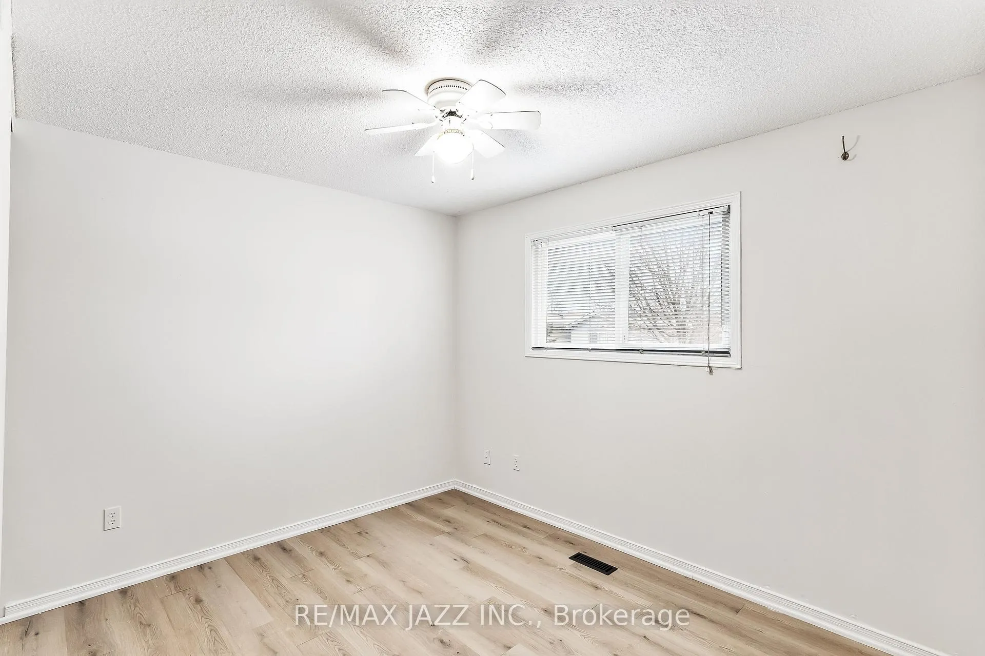 Photo 18 of Unit Unit 2, 1397 Ritson Road S, Oshawa, Lakeview — HOMEH