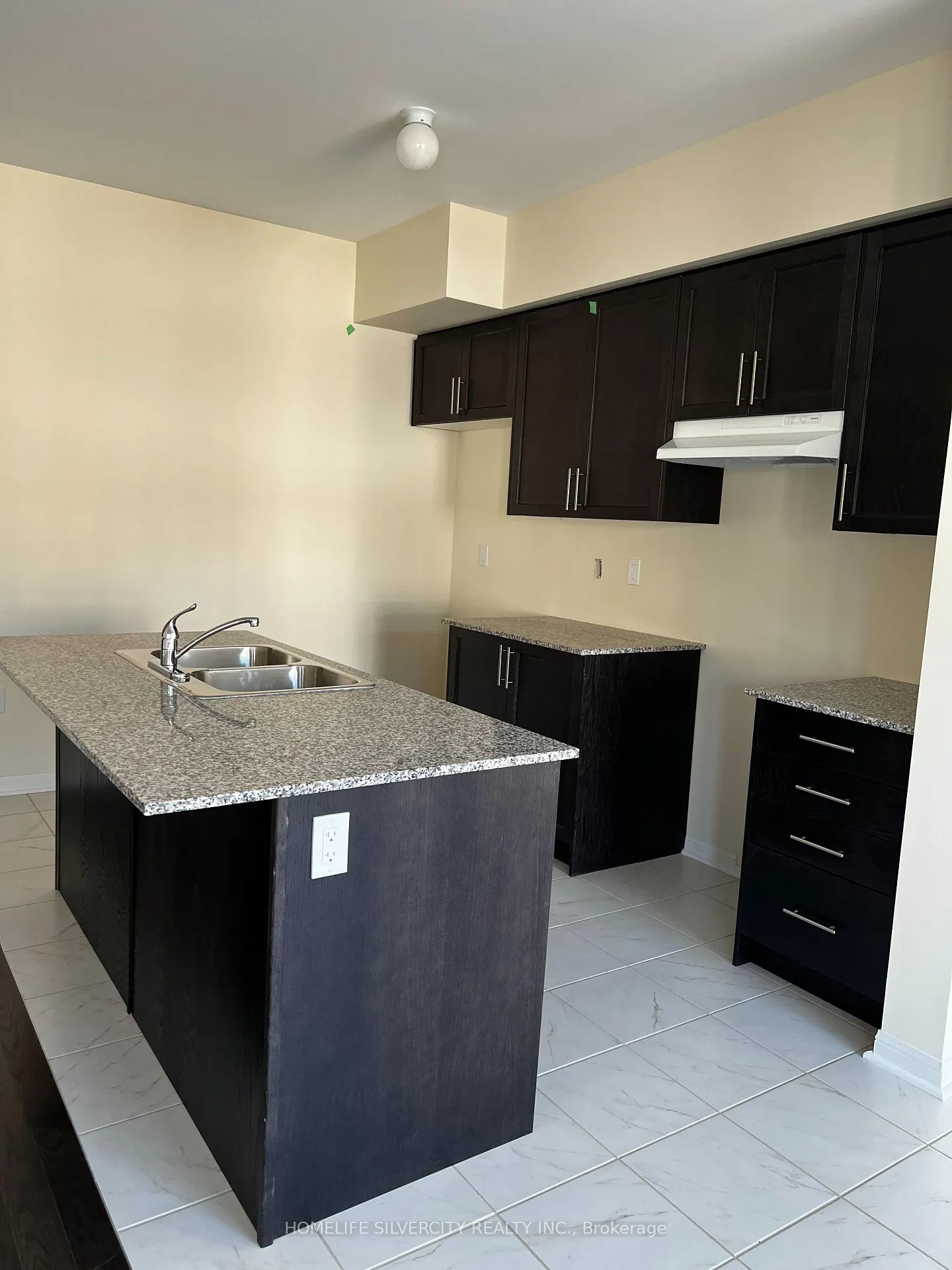 Photo 2 of 305 Windfields Farm Drive E, Oshawa, Windfields — HOMEH