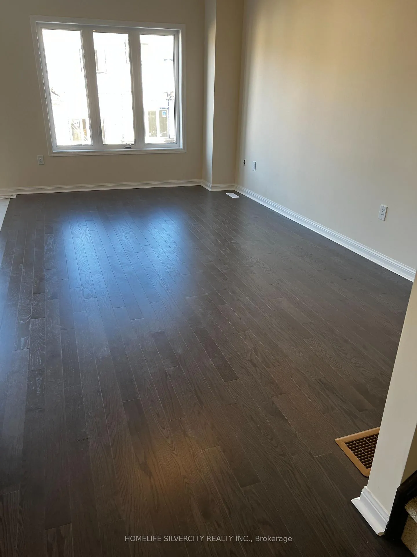 Photo 4 of 305 Windfields Farm Drive E, Oshawa, Windfields — HOMEH